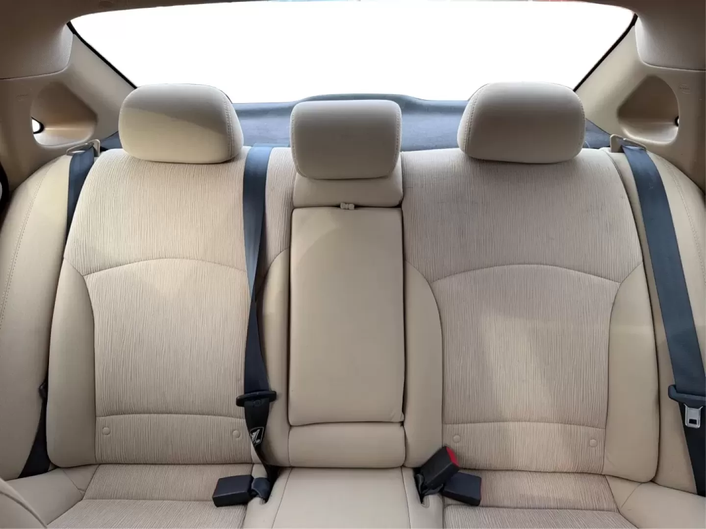 2013 Hyundai Sonata GLS (5NPEB4AC0DH) with an 2.4L I-4 gasoline direct injection engine, located at 1230 East Main St, Xenia, OH, 45385, (937) 908-9800, 39.688026, -83.910172 - **Discover the Perfect Family Sedan: 2013 Hyundai Sonata GLS at Advantage Car and Credit in Xenia, OH!**<br /> <br /> Are you in the market for a reliable and stylish vehicle that accommodates your growing family's needs? Look no further than the sleek 2013 Hyundai Sonata GLS, available now at Advan - Photo#14