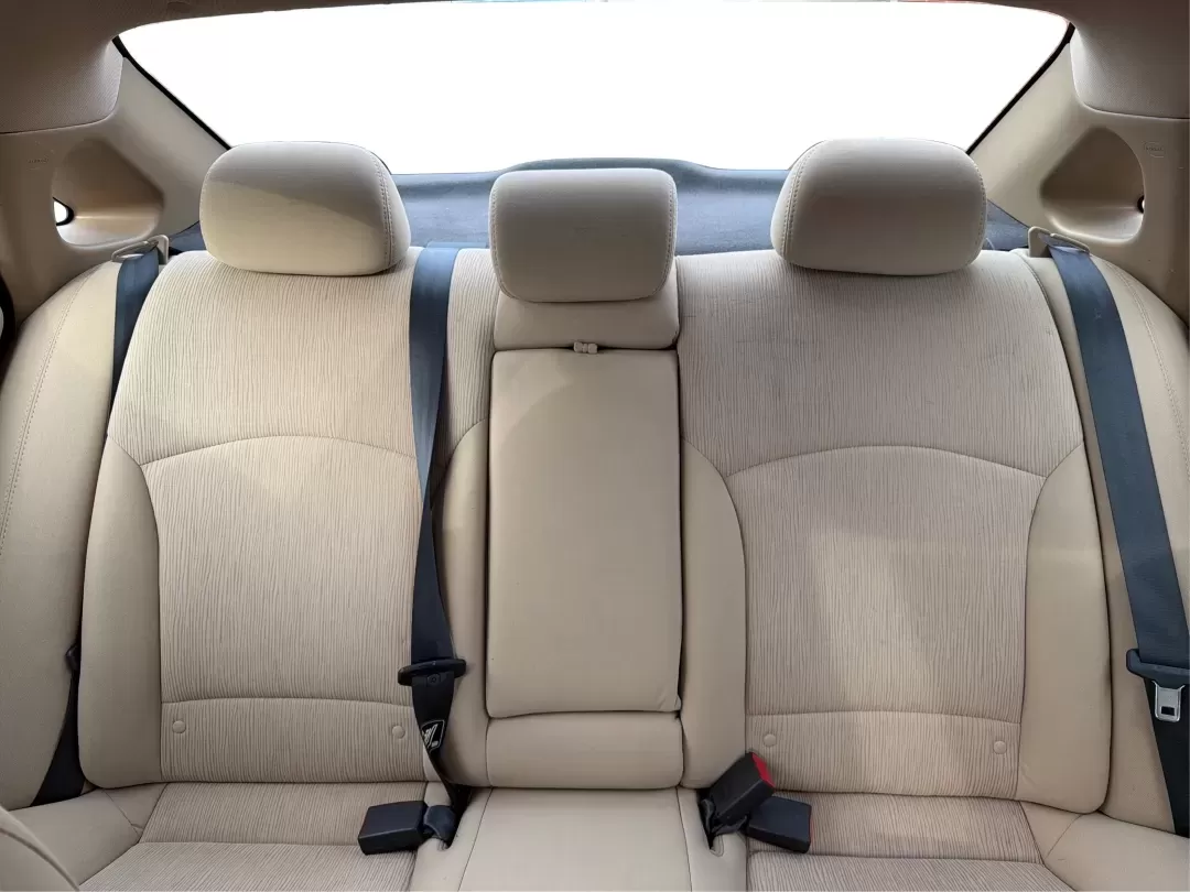 2013 Hyundai Sonata GLS (5NPEB4AC0DH) with an 2.4L I-4 gasoline direct injection engine, located at 1230 East Main St, Xenia, OH, 45385, (937) 908-9800, 39.688026, -83.910172 - **Discover the Perfect Family Sedan: 2013 Hyundai Sonata GLS at Advantage Car and Credit in Xenia, OH!**<br /> <br /> Are you in the market for a reliable and stylish vehicle that accommodates your growing family's needs? Look no further than the sleek 2013 Hyundai Sonata GLS, available now at Advan - Photo#14