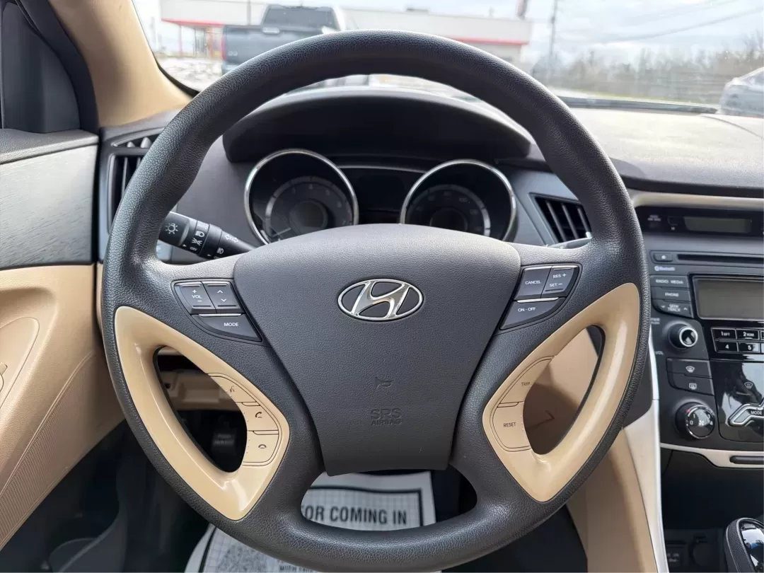 2013 Hyundai Sonata GLS (5NPEB4AC0DH) with an 2.4L I-4 gasoline direct injection engine, located at 1230 East Main St, Xenia, OH, 45385, (937) 908-9800, 39.688026, -83.910172 - **Discover the Perfect Family Sedan: 2013 Hyundai Sonata GLS at Advantage Car and Credit in Xenia, OH!**<br /> <br /> Are you in the market for a reliable and stylish vehicle that accommodates your growing family's needs? Look no further than the sleek 2013 Hyundai Sonata GLS, available now at Advan - Photo#16