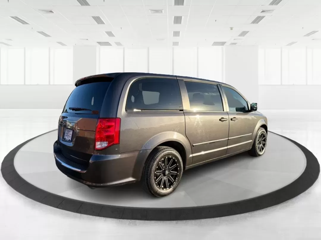 2016 Dodge Grand Caravan American Value Pkg (2C4RDGBG7GR) with an Pentastar 3.6L V-6 DOHC engine, 6A transmission, located at 4508 South Dixie Dr, Moraine, OH, 45439, (937) 908-9800, 39.689976, -84.218452 - **Discover the Freedom of Family Adventures with the 2016 Dodge Grand Caravan at Advantage Car and Credit - Moraine!**<br /> <br /> Are you ready to transform your family outings into unforgettable adventures? The 2016 Dodge Grand Caravan is the perfect companion for busy parents, spacious enough to - Photo#2