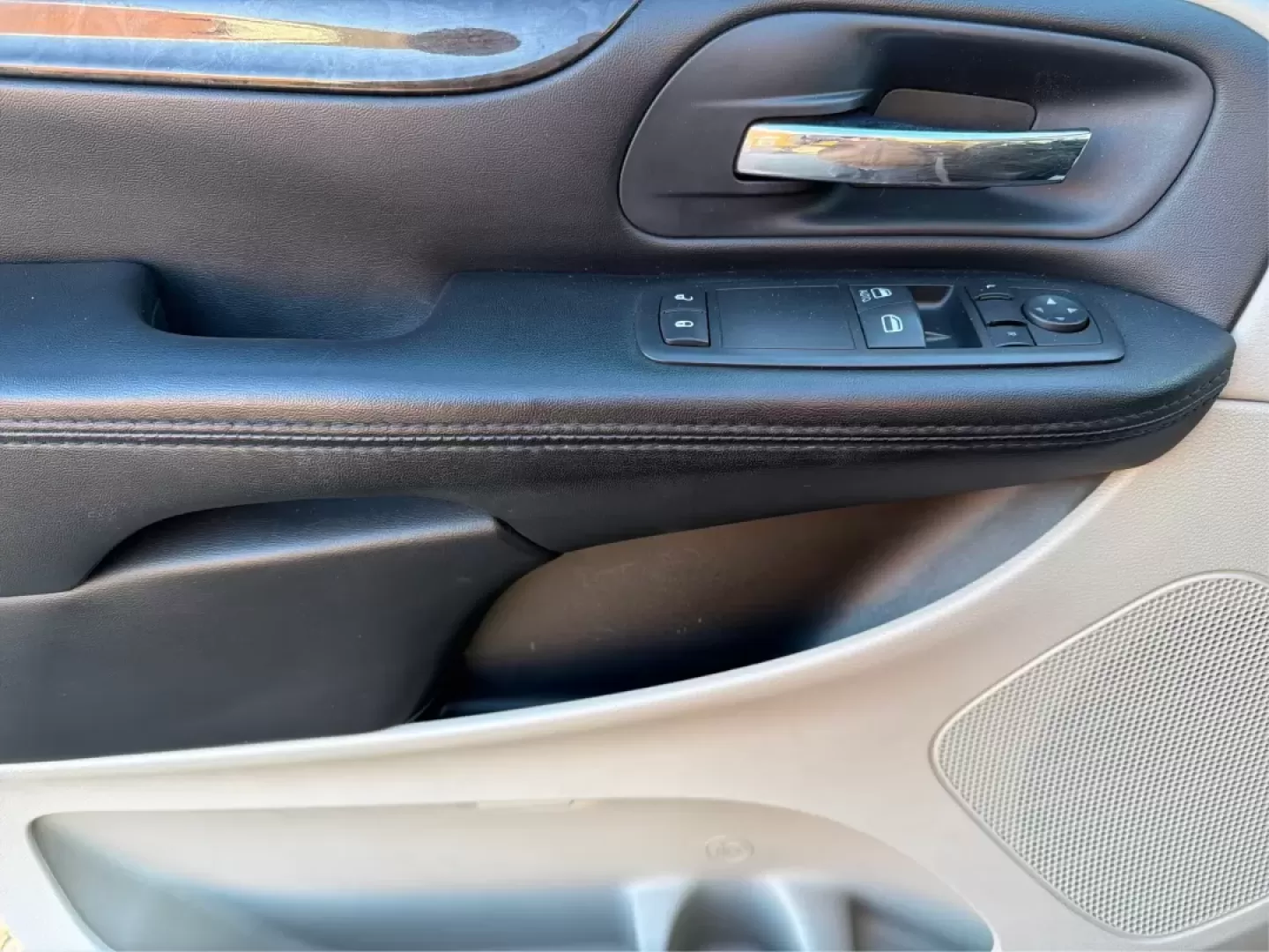 2016 Dodge Grand Caravan American Value Pkg (2C4RDGBG7GR) with an Pentastar 3.6L V-6 DOHC engine, 6A transmission, located at 4508 South Dixie Dr, Moraine, OH, 45439, (937) 908-9800, 39.689976, -84.218452 - **Discover the Freedom of Family Adventures with the 2016 Dodge Grand Caravan at Advantage Car and Credit - Moraine!**<br /> <br /> Are you ready to transform your family outings into unforgettable adventures? The 2016 Dodge Grand Caravan is the perfect companion for busy parents, spacious enough to - Photo#18