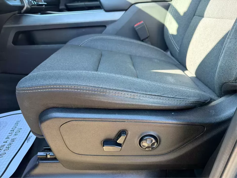 2019 Ram 1500 Big Horn/Lone Star Crew Cab 4x4 5'7 Box (1C6SRFFT2KN) with an 5.7L V8 OHV 16V engine, 8A transmission, located at 401 Woodman Dr, Riverside, OH, 45431, (937) 908-9800, 39.760899, -84.123421 - **Experience the Ultimate Adventure with the 2019 Ram 1500 Big Horn/Lone Star Crew Cab 4x4!**<br /> <br /> If you're searching for a truck that seamlessly blends rugged capability with everyday practicality, look no further than the 2019 Ram 1500 Big Horn/Lone Star Crew Cab 4x4, available now at Adv - Photo#17