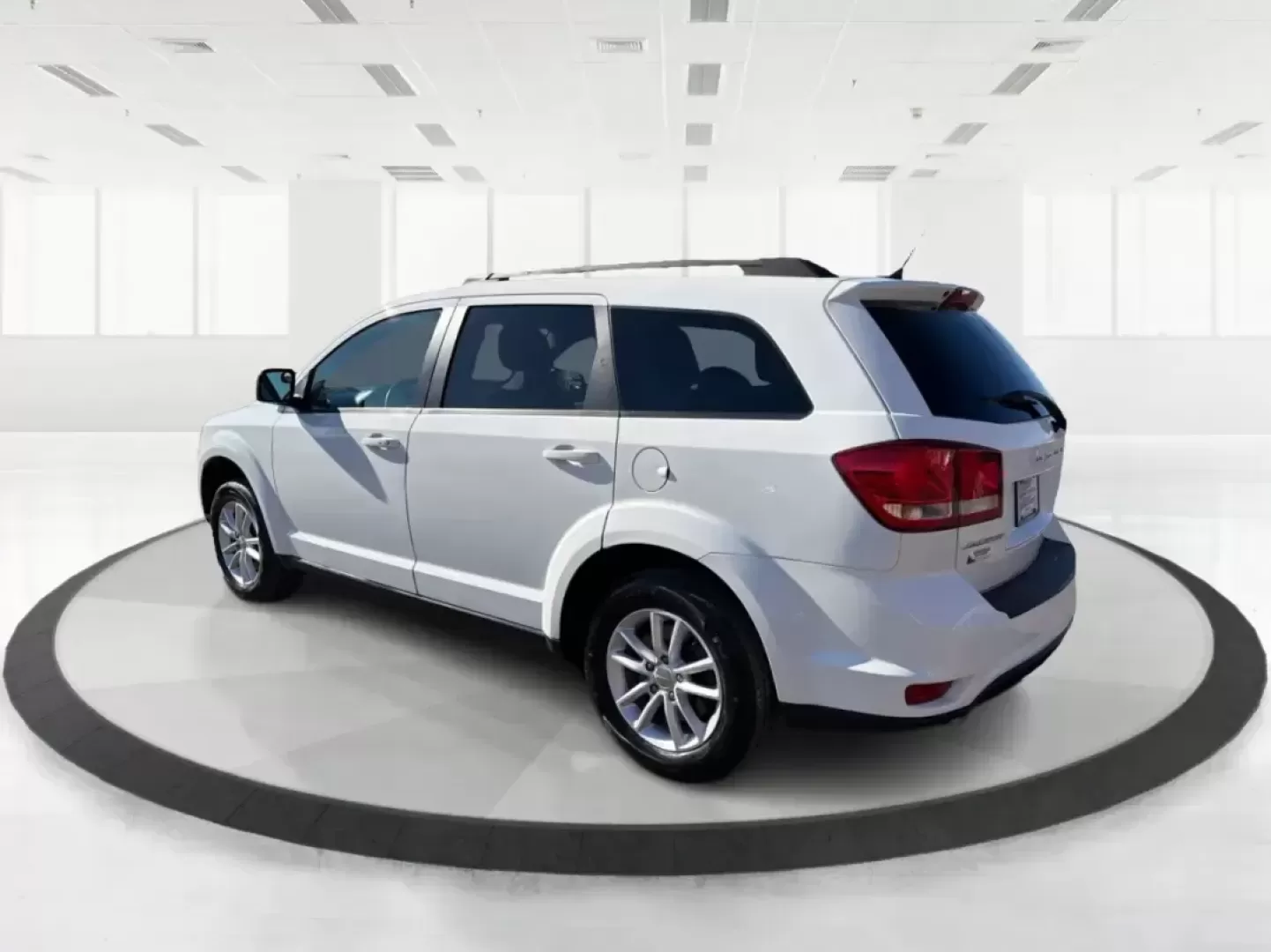 2016 Dodge Journey SXT (3C4PDCBG8GT) with an 3.6L V6 DOHC 24V engine, 4A transmission, located at 401 Woodman Dr, Riverside, OH, 45431, (937) 908-9800, 39.760899, -84.123421 - **Unleash Your Adventurous Spirit with the 2016 Dodge Journey SXT A Perfect SUV for Family Escapades!**<br /> <br /> Are you a growing family looking for the ideal vehicle to accommodate your lifestyle? Or perhaps you need a reliable SUV that excels in both daily commutes and weekend adventures? Lo - Photo#4