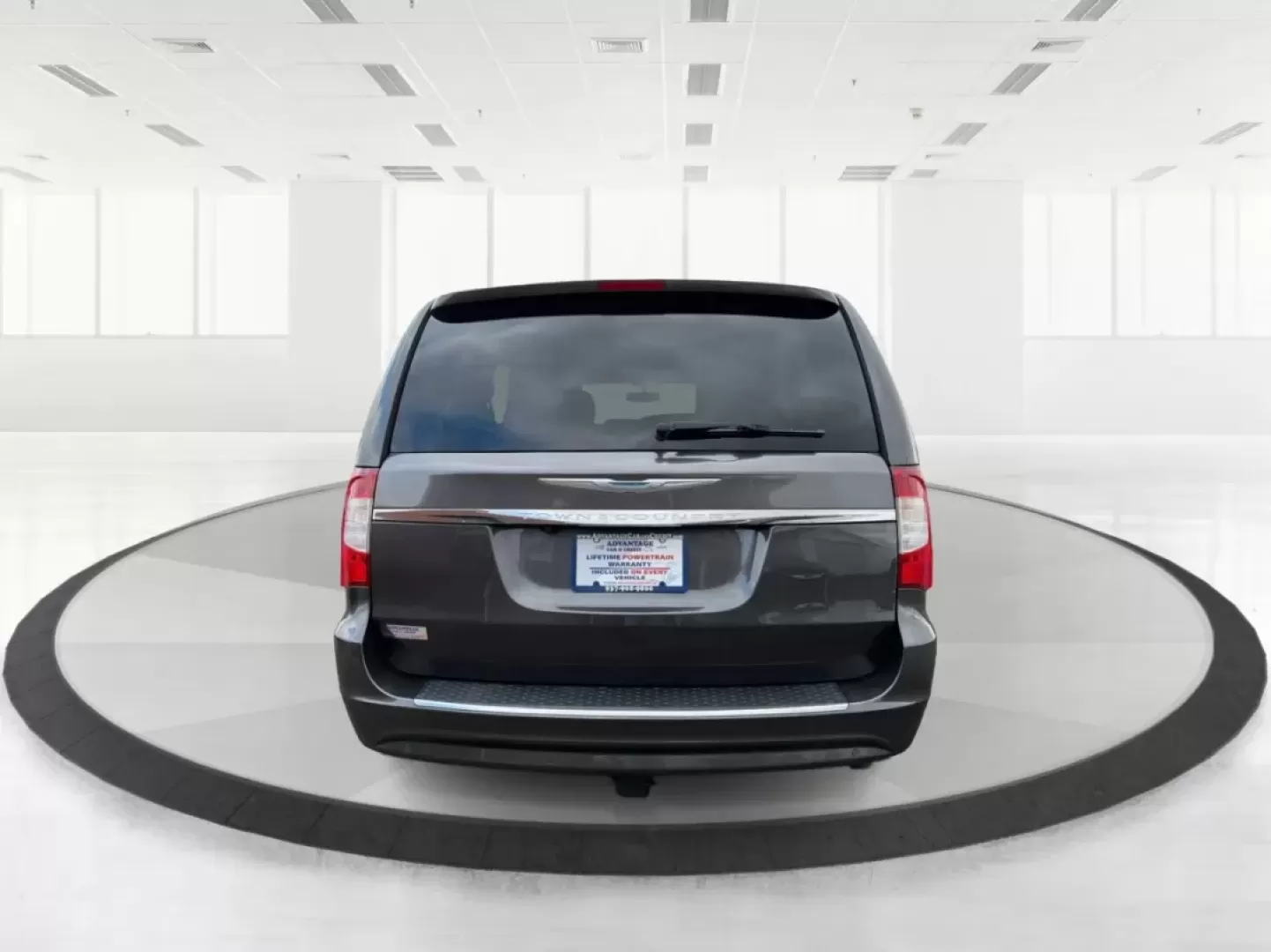 2016 Chrysler Town and Country Touring-L Anniversary Edition (2C4RC1CG8GR) with an Pentastar 3.6L V-6 DOHC engine, 6A transmission, located at 401 Woodman Dr, Riverside, OH, 45431, (937) 908-9800, 39.760899, -84.123421 - Experience the ultimate in family-friendly transportation with the 2016 Chrysler Town and Country, available now at Advantage Car and Credit in Riverside, OH! This exceptional passenger van is perfect for those seeking both versatility and comfort, making it an ideal choice for growing families, w - Photo#3