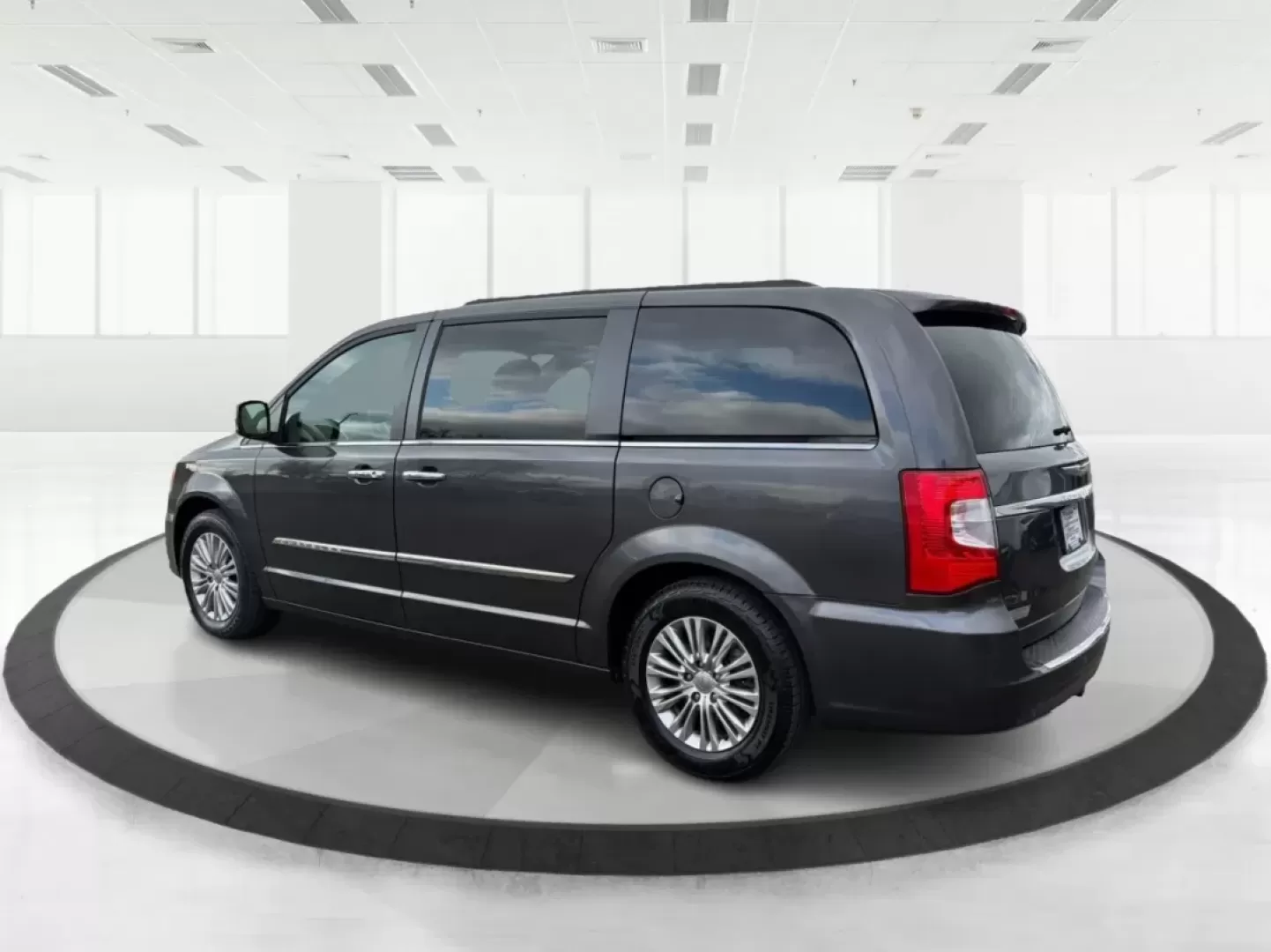 2016 Chrysler Town and Country Touring-L Anniversary Edition (2C4RC1CG8GR) with an Pentastar 3.6L V-6 DOHC engine, 6A transmission, located at 401 Woodman Dr, Riverside, OH, 45431, (937) 908-9800, 39.760899, -84.123421 - Experience the ultimate in family-friendly transportation with the 2016 Chrysler Town and Country, available now at Advantage Car and Credit in Riverside, OH! This exceptional passenger van is perfect for those seeking both versatility and comfort, making it an ideal choice for growing families, w - Photo#4
