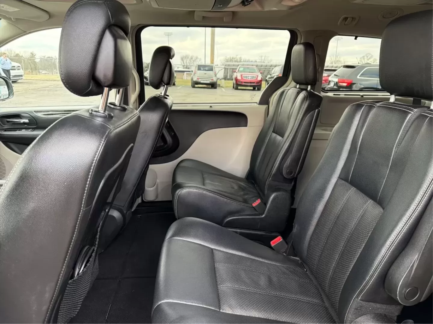 2016 Chrysler Town and Country Touring-L Anniversary Edition (2C4RC1CG8GR) with an Pentastar 3.6L V-6 DOHC engine, 6A transmission, located at 401 Woodman Dr, Riverside, OH, 45431, (937) 908-9800, 39.760899, -84.123421 - Experience the ultimate in family-friendly transportation with the 2016 Chrysler Town and Country, available now at Advantage Car and Credit in Riverside, OH! This exceptional passenger van is perfect for those seeking both versatility and comfort, making it an ideal choice for growing families, w - Photo#10