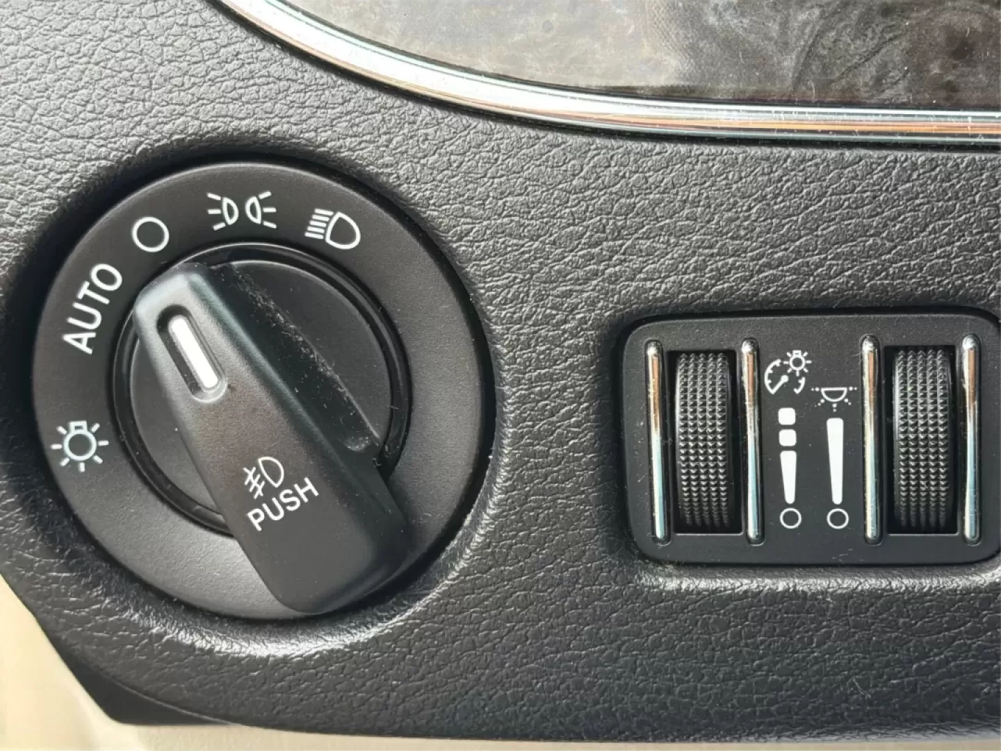 2016 Chrysler Town and Country Touring-L Anniversary Edition (2C4RC1CG8GR) with an Pentastar 3.6L V-6 DOHC engine, 6A transmission, located at 401 Woodman Dr, Riverside, OH, 45431, (937) 908-9800, 39.760899, -84.123421 - Experience the ultimate in family-friendly transportation with the 2016 Chrysler Town and Country, available now at Advantage Car and Credit in Riverside, OH! This exceptional passenger van is perfect for those seeking both versatility and comfort, making it an ideal choice for growing families, w - Photo#17