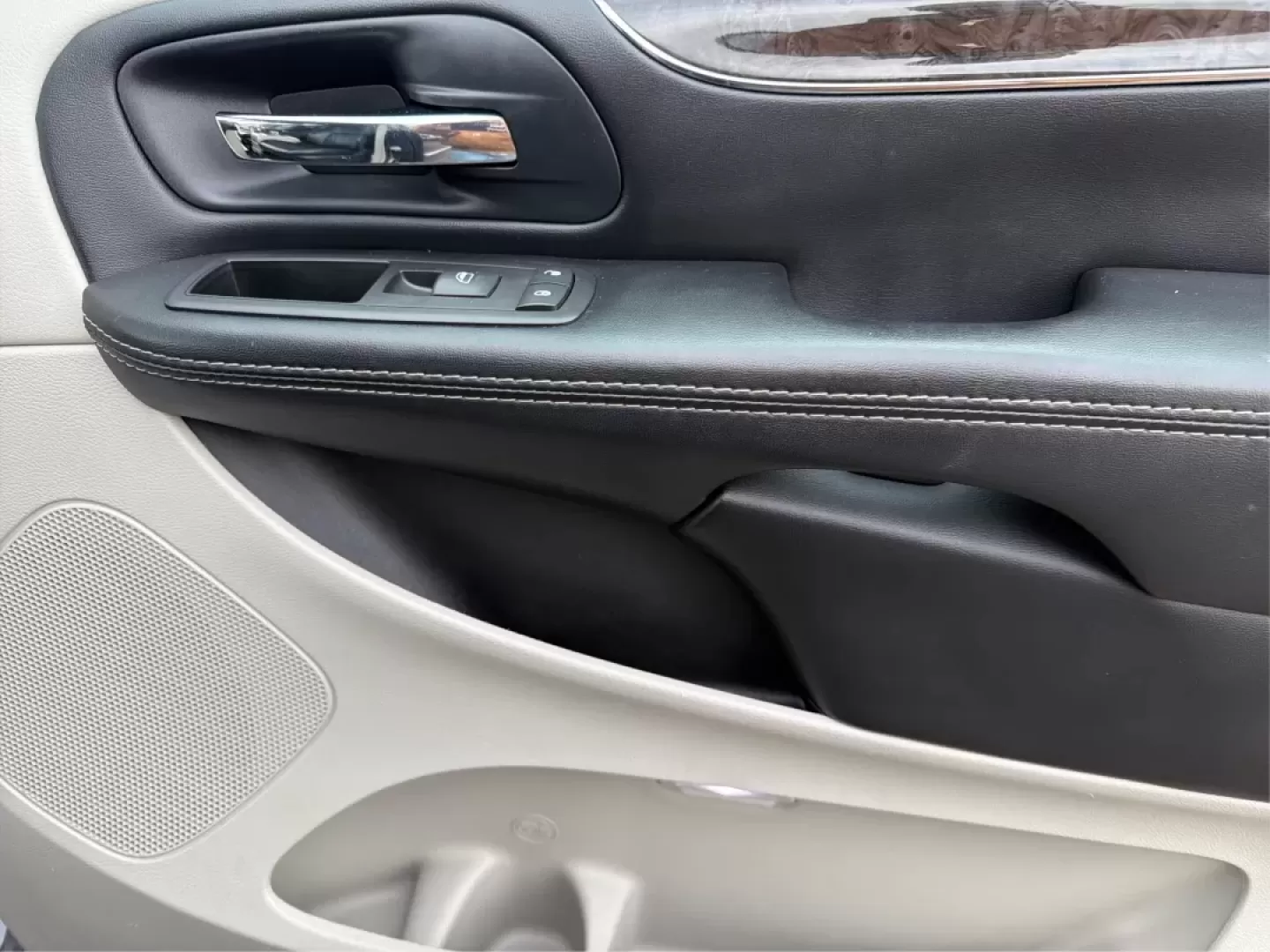 2016 Chrysler Town and Country Touring-L Anniversary Edition (2C4RC1CG8GR) with an Pentastar 3.6L V-6 DOHC engine, 6A transmission, located at 401 Woodman Dr, Riverside, OH, 45431, (937) 908-9800, 39.760899, -84.123421 - Experience the ultimate in family-friendly transportation with the 2016 Chrysler Town and Country, available now at Advantage Car and Credit in Riverside, OH! This exceptional passenger van is perfect for those seeking both versatility and comfort, making it an ideal choice for growing families, w - Photo#20