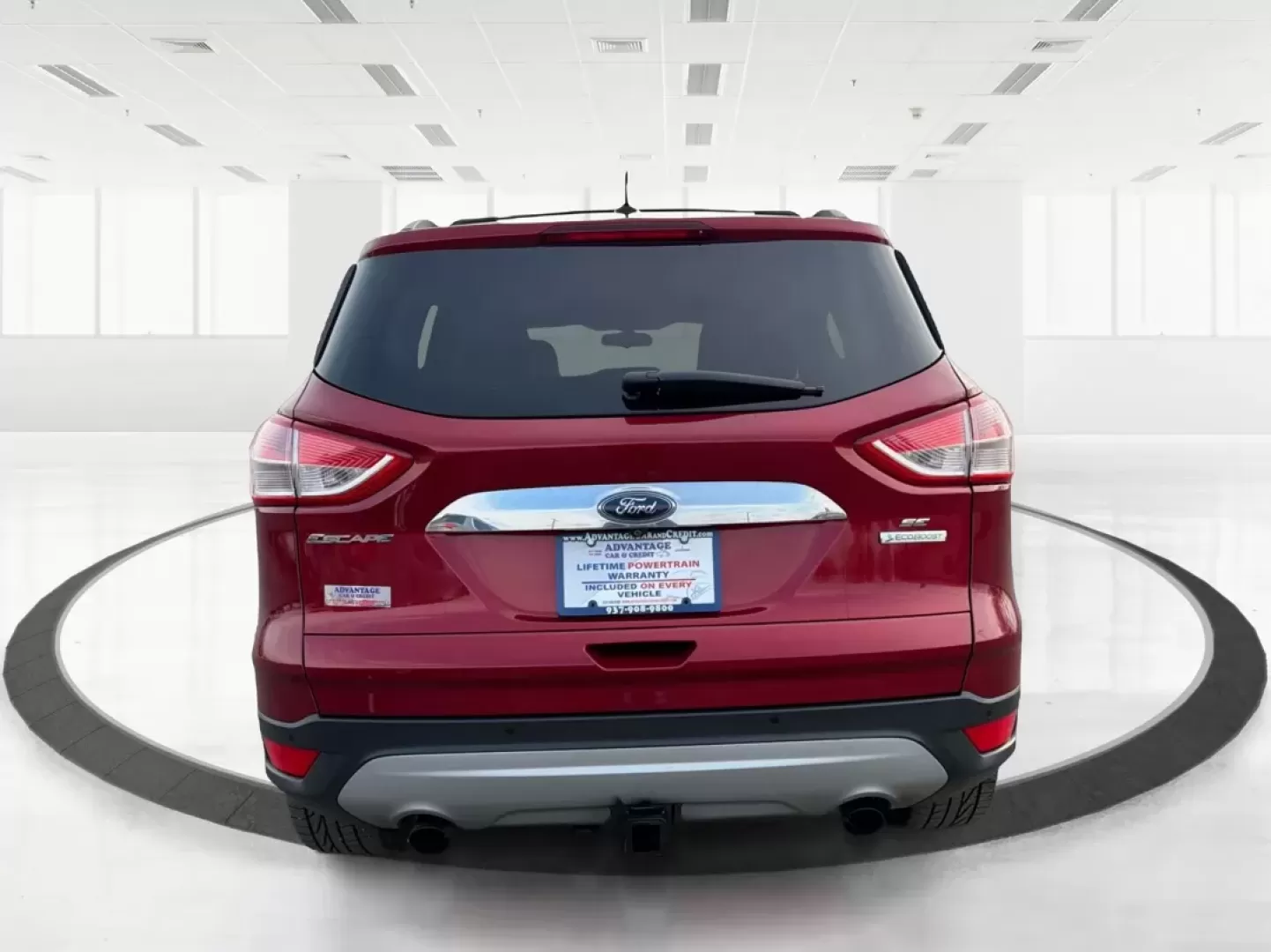 2015 Ford Escape SE (1FMCU0G93FU) with an 2.0L L4 DOHC 16V engine, 6-Speed Automatic transmission, located at 4508 South Dixie Dr, Moraine, OH, 45439, (937) 908-9800, 39.689976, -84.218452 - Are you looking for a vehicle that perfectly balances style, comfort, and functionality for your next family road trip or daily commute? Look no further than this stunning 2015 Ford Escape SE, available now at Advantage Car and Credit in Moraine, OH! This versatile SUV is designed to meet the demand - Photo#3