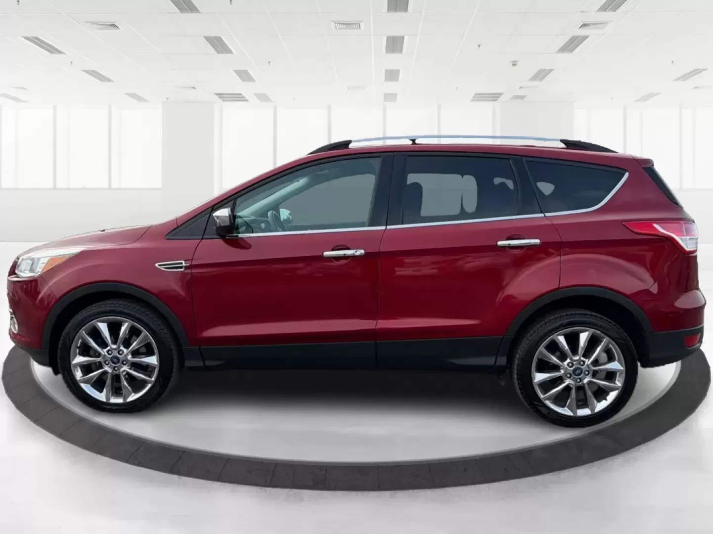 2015 Ford Escape SE (1FMCU0G93FU) with an 2.0L L4 DOHC 16V engine, 6-Speed Automatic transmission, located at 4508 South Dixie Dr, Moraine, OH, 45439, (937) 908-9800, 39.689976, -84.218452 - Are you looking for a vehicle that perfectly balances style, comfort, and functionality for your next family road trip or daily commute? Look no further than this stunning 2015 Ford Escape SE, available now at Advantage Car and Credit in Moraine, OH! This versatile SUV is designed to meet the demand - Photo#5