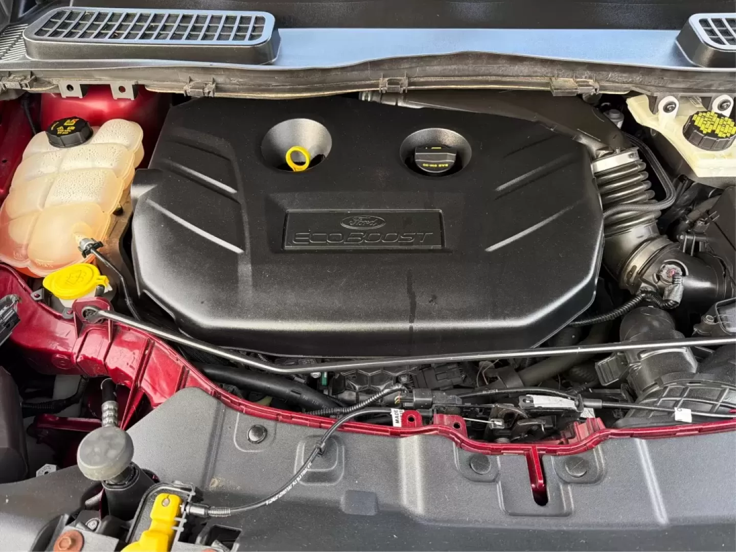 2015 Ford Escape SE (1FMCU0G93FU) with an 2.0L L4 DOHC 16V engine, 6-Speed Automatic transmission, located at 4508 South Dixie Dr, Moraine, OH, 45439, (937) 908-9800, 39.689976, -84.218452 - Are you looking for a vehicle that perfectly balances style, comfort, and functionality for your next family road trip or daily commute? Look no further than this stunning 2015 Ford Escape SE, available now at Advantage Car and Credit in Moraine, OH! This versatile SUV is designed to meet the demand - Photo#11