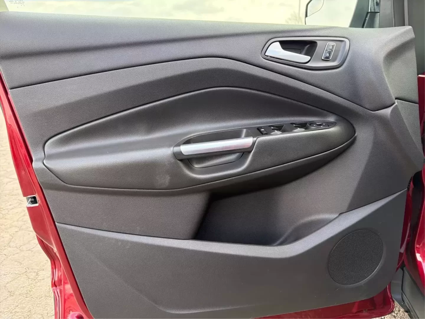 2015 Ford Escape SE (1FMCU0G93FU) with an 2.0L L4 DOHC 16V engine, 6-Speed Automatic transmission, located at 4508 South Dixie Dr, Moraine, OH, 45439, (937) 908-9800, 39.689976, -84.218452 - Are you looking for a vehicle that perfectly balances style, comfort, and functionality for your next family road trip or daily commute? Look no further than this stunning 2015 Ford Escape SE, available now at Advantage Car and Credit in Moraine, OH! This versatile SUV is designed to meet the demand - Photo#19