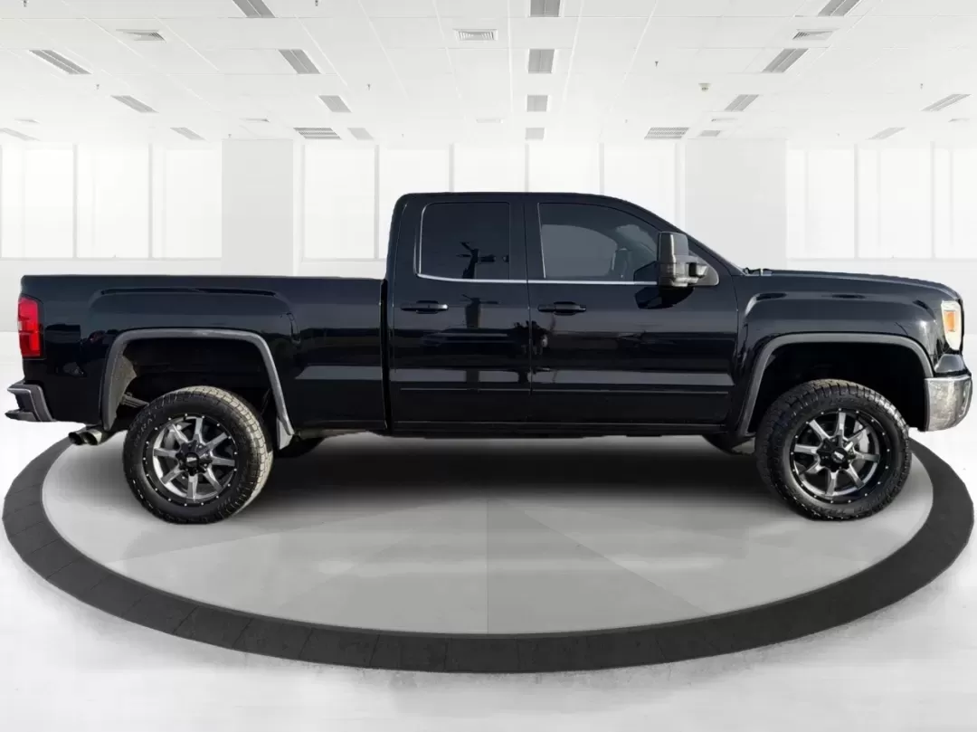 2015 GMC Sierra 1500 SLE (1GTV2UEC8FZ) with an EcoTec3 4.3L V-6 gasoline direct injection engine, located at 401 Woodman Dr, Riverside, OH, 45431, (937) 908-9800, 39.760899, -84.123421 - **Experience Adventure with the 2015 GMC Sierra 1500 at Advantage Car and Credit - Riverside!**<br /> <br /> Are you ready to take your lifestyle to the next level? Whether you're hauling gear for weekend adventures, commuting through Riverside's bustling streets, or navigating through family road t - Photo#1