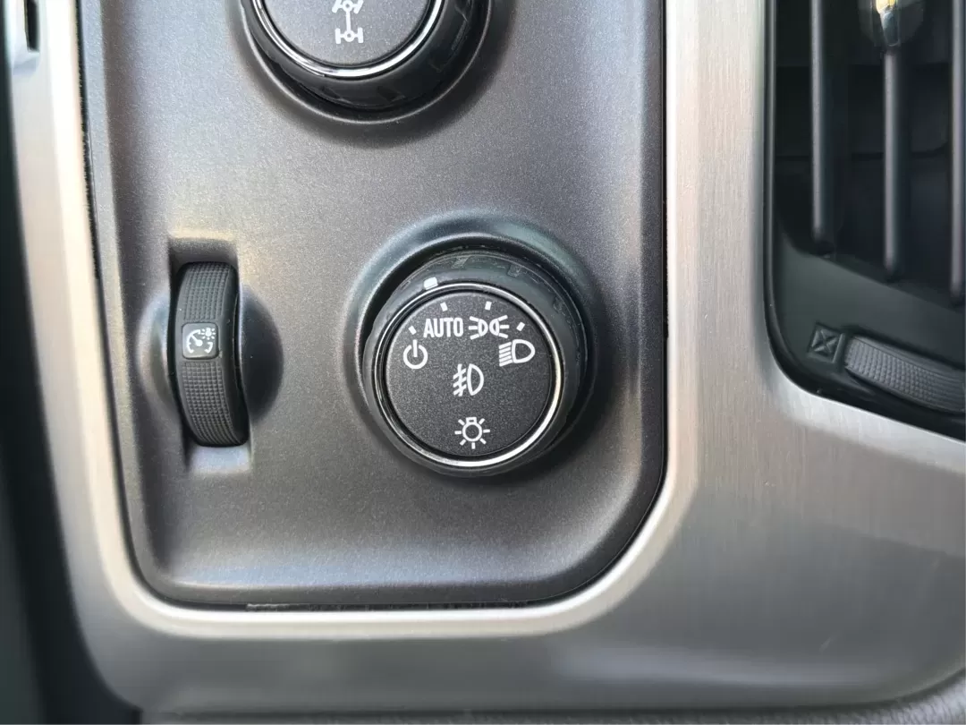 2015 GMC Sierra 1500 SLE (1GTV2UEC8FZ) with an EcoTec3 4.3L V-6 gasoline direct injection engine, located at 401 Woodman Dr, Riverside, OH, 45431, (937) 908-9800, 39.760899, -84.123421 - **Experience Adventure with the 2015 GMC Sierra 1500 at Advantage Car and Credit - Riverside!**<br /> <br /> Are you ready to take your lifestyle to the next level? Whether you're hauling gear for weekend adventures, commuting through Riverside's bustling streets, or navigating through family road t - Photo#16