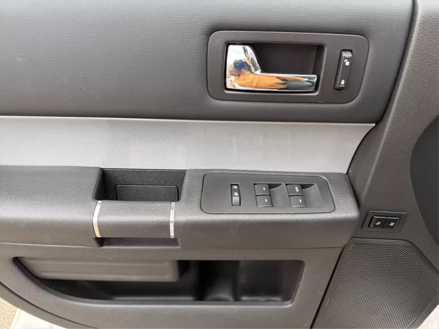 2014 Ford Flex SEL (2FMGK5C83EB) with an 3.5L V-6 DOHC engine, located at 401 Woodman Dr, Riverside, OH, 45431, (937) 908-9800, 39.760899, -84.123421 - **Explore the Open Road with Confidence: 2014 Ford Flex SEL at Advantage Car and Credit**<br /> <br /> Are you searching for the perfect vehicle to accommodate your active lifestyle? Look no further! The 2014 Ford Flex SEL is not just a car; it's a gateway to unforgettable family road trips, weekend - Photo#19