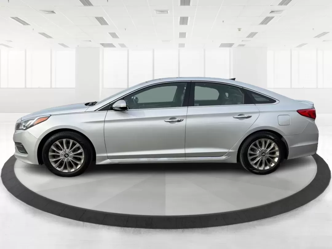 2015 Hyundai Sonata Limited (5NPE34AF8FH) with an 2.4L I-4 gasoline direct injection engine, 6-Speed Automatic transmission, located at 8750 N County Rd 25A, Piqua, OH, 45356, (937) 908-9800, 40.164391, -84.232513 - Are you in the market for a dependable vehicle that perfectly balances comfort, style, and performance? Look no further than the 2015 Hyundai Sonata Limited, available now at Advantage Car and Credit - Piqua. Whether you're commuting to work, running errands around town, or planning a family road tr - Photo#5