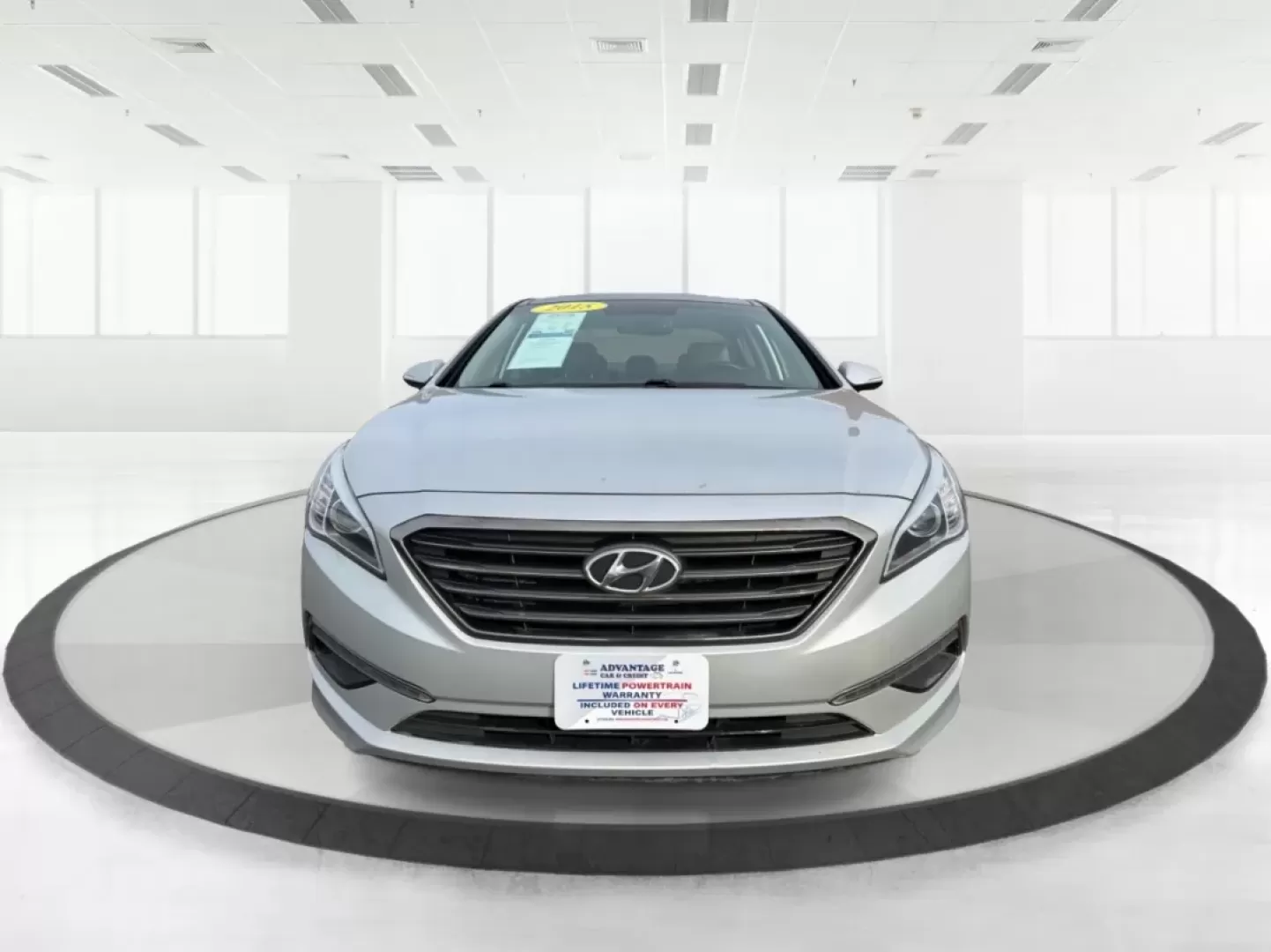 2015 Hyundai Sonata Limited (5NPE34AF8FH) with an 2.4L I-4 gasoline direct injection engine, 6-Speed Automatic transmission, located at 8750 N County Rd 25A, Piqua, OH, 45356, (937) 908-9800, 40.164391, -84.232513 - Are you in the market for a dependable vehicle that perfectly balances comfort, style, and performance? Look no further than the 2015 Hyundai Sonata Limited, available now at Advantage Car and Credit - Piqua. Whether you're commuting to work, running errands around town, or planning a family road tr - Photo#7