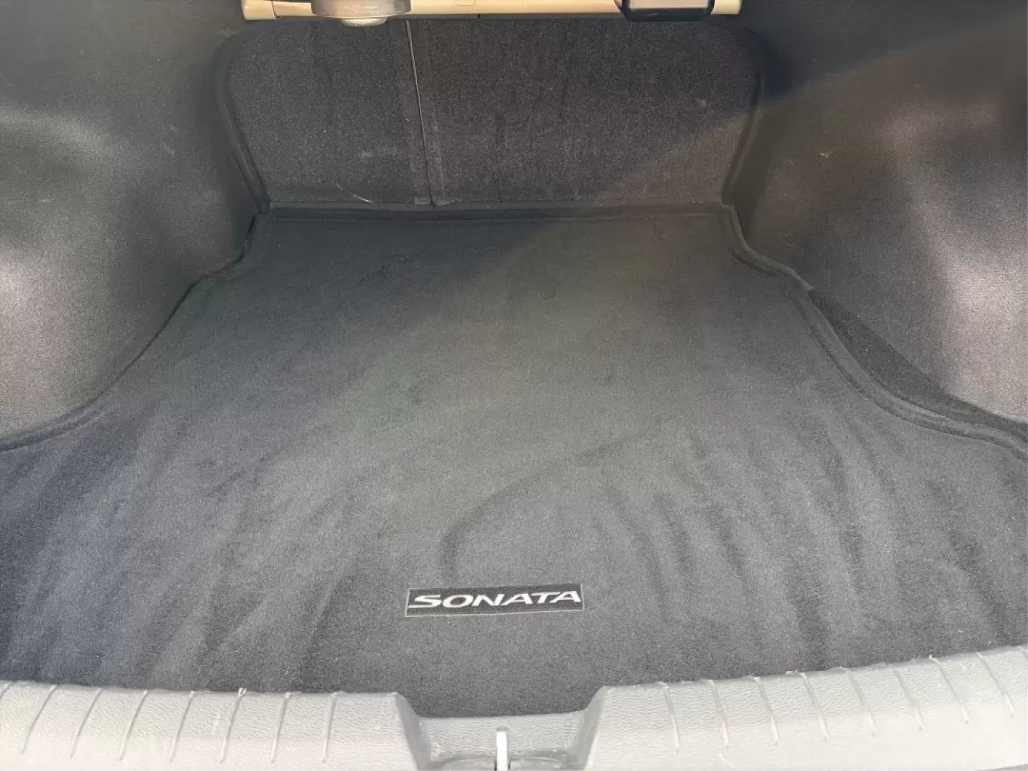 2015 Hyundai Sonata Limited (5NPE34AF8FH) with an 2.4L I-4 gasoline direct injection engine, 6-Speed Automatic transmission, located at 8750 N County Rd 25A, Piqua, OH, 45356, (937) 908-9800, 40.164391, -84.232513 - Are you in the market for a dependable vehicle that perfectly balances comfort, style, and performance? Look no further than the 2015 Hyundai Sonata Limited, available now at Advantage Car and Credit - Piqua. Whether you're commuting to work, running errands around town, or planning a family road tr - Photo#12