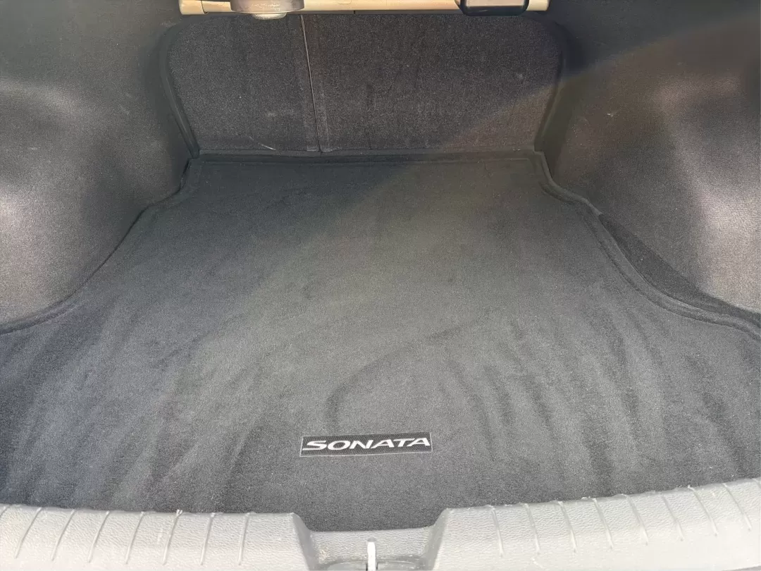 2015 Hyundai Sonata Limited (5NPE34AF8FH) with an 2.4L I-4 gasoline direct injection engine, 6-Speed Automatic transmission, located at 8750 N County Rd 25A, Piqua, OH, 45356, (937) 908-9800, 40.164391, -84.232513 - Are you in the market for a dependable vehicle that perfectly balances comfort, style, and performance? Look no further than the 2015 Hyundai Sonata Limited, available now at Advantage Car and Credit - Piqua. Whether you're commuting to work, running errands around town, or planning a family road tr - Photo#12