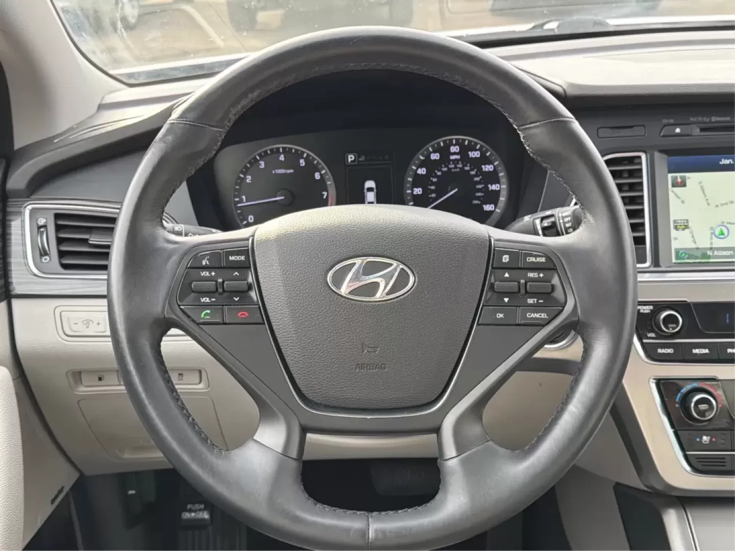 2015 Hyundai Sonata Limited (5NPE34AF8FH) with an 2.4L I-4 gasoline direct injection engine, 6-Speed Automatic transmission, located at 8750 N County Rd 25A, Piqua, OH, 45356, (937) 908-9800, 40.164391, -84.232513 - Are you in the market for a dependable vehicle that perfectly balances comfort, style, and performance? Look no further than the 2015 Hyundai Sonata Limited, available now at Advantage Car and Credit - Piqua. Whether you're commuting to work, running errands around town, or planning a family road tr - Photo#16