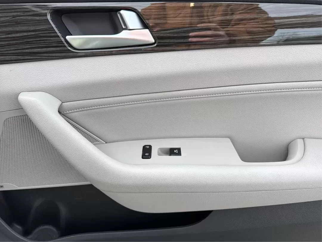 2015 Hyundai Sonata Limited (5NPE34AF8FH) with an 2.4L I-4 gasoline direct injection engine, 6-Speed Automatic transmission, located at 8750 N County Rd 25A, Piqua, OH, 45356, (937) 908-9800, 40.164391, -84.232513 - Are you in the market for a dependable vehicle that perfectly balances comfort, style, and performance? Look no further than the 2015 Hyundai Sonata Limited, available now at Advantage Car and Credit - Piqua. Whether you're commuting to work, running errands around town, or planning a family road tr - Photo#19