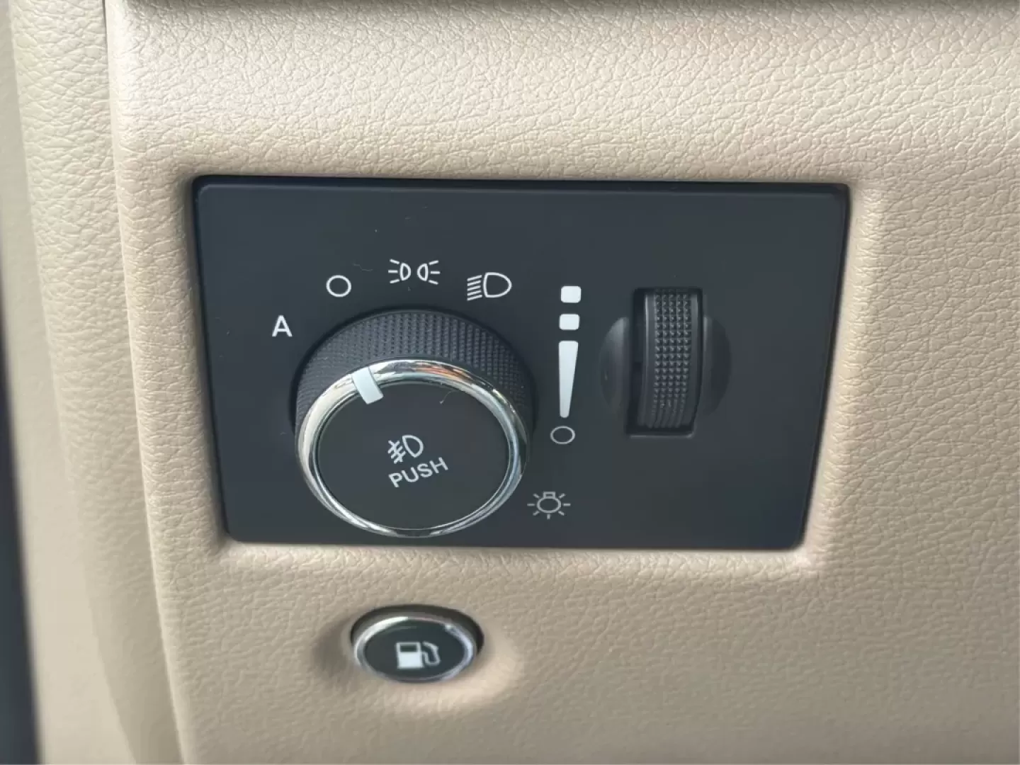 2016 Jeep Grand Cherokee Limited (1C4RJFBG8GC) with an Other engine, located at 8750 N County Rd 25A, Piqua, OH, 45356, (937) 908-9800, 40.164391, -84.232513 - Discover the ultimate blend of luxury and capability with this stunning 2016 Jeep Grand Cherokee Limited, now available at Advantage Car and Credit - Piqua! Perfect for those who crave adventure while needing a reliable vehicle for daily commuting or weekend family outings, this SUV is designed to e - Photo#17