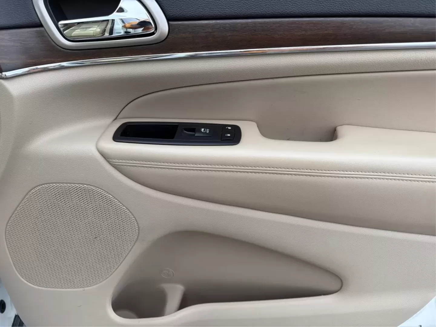 2016 Jeep Grand Cherokee Limited (1C4RJFBG8GC) with an Other engine, located at 8750 N County Rd 25A, Piqua, OH, 45356, (937) 908-9800, 40.164391, -84.232513 - Discover the ultimate blend of luxury and capability with this stunning 2016 Jeep Grand Cherokee Limited, now available at Advantage Car and Credit - Piqua! Perfect for those who crave adventure while needing a reliable vehicle for daily commuting or weekend family outings, this SUV is designed to e - Photo#20