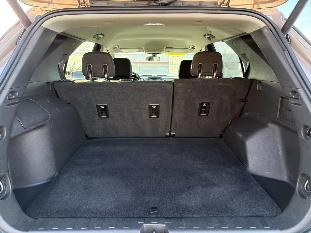 2018 Chevrolet Equinox LT (3GNAXJEV9JL) with an 1.5L I-4 gasoline direct injection engine, 6A transmission, located at 4508 South Dixie Dr, Moraine, OH, 45439, (937) 908-9800, 39.689976, -84.218452 - Experience the perfect balance of style, comfort, and functionality with the 2018 Chevrolet Equinox LT, available now at Advantage Car and Credit in Moraine, OH. This SUV is not just a vehicle; it's your companion for weekend getaways, school runs, and daily commutes. With a spacious interior design - Photo#12