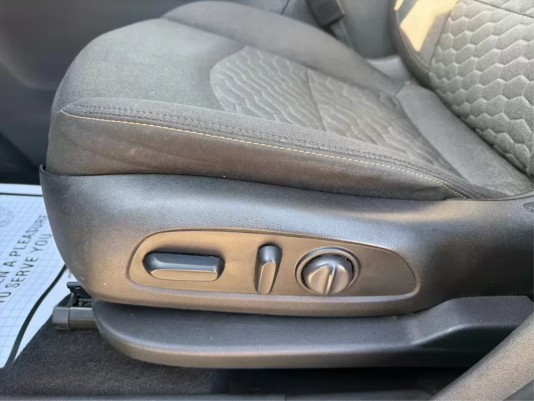 2018 Chevrolet Equinox LT (3GNAXJEV9JL) with an 1.5L I-4 gasoline direct injection engine, 6A transmission, located at 4508 South Dixie Dr, Moraine, OH, 45439, (937) 908-9800, 39.689976, -84.218452 - Experience the perfect balance of style, comfort, and functionality with the 2018 Chevrolet Equinox LT, available now at Advantage Car and Credit in Moraine, OH. This SUV is not just a vehicle; it's your companion for weekend getaways, school runs, and daily commutes. With a spacious interior design - Photo#18