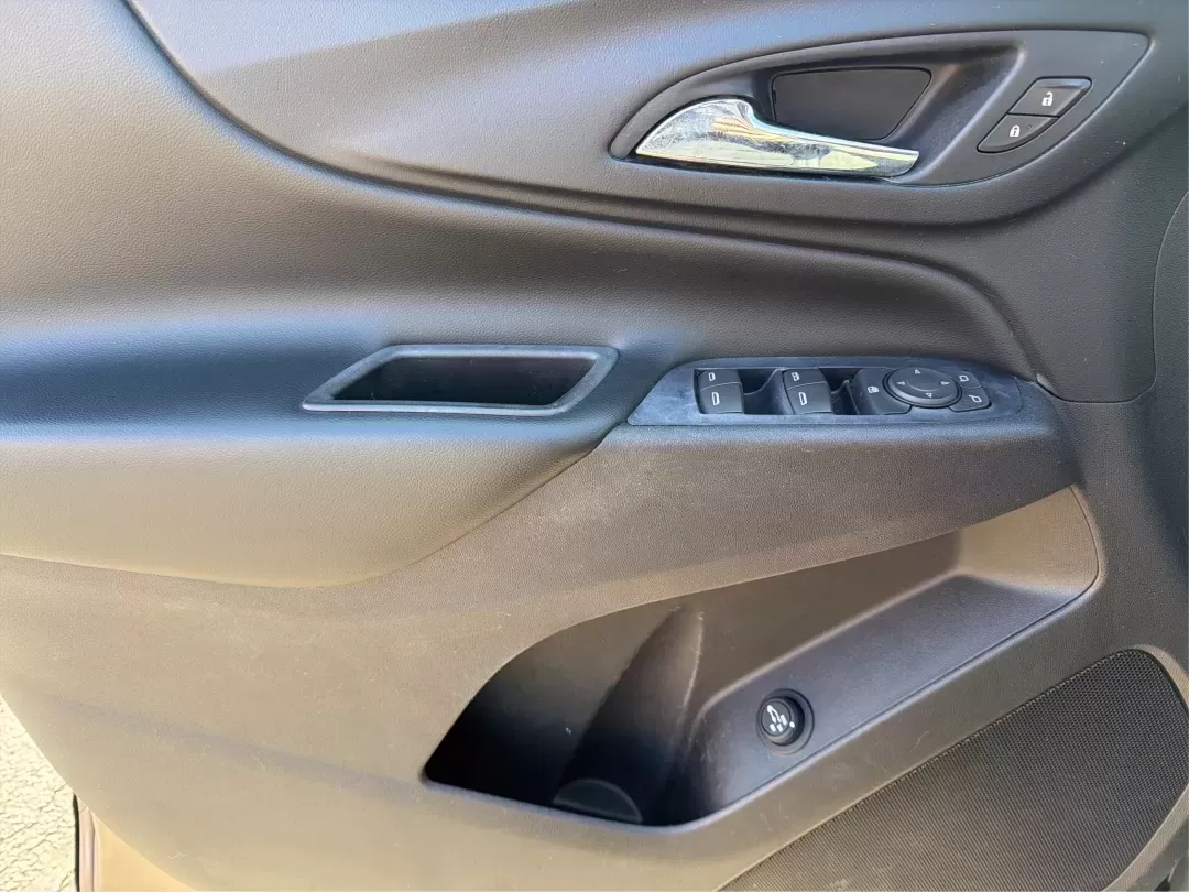 2018 Chevrolet Equinox LT (3GNAXJEV9JL) with an 1.5L I-4 gasoline direct injection engine, 6A transmission, located at 4508 South Dixie Dr, Moraine, OH, 45439, (937) 908-9800, 39.689976, -84.218452 - Experience the perfect balance of style, comfort, and functionality with the 2018 Chevrolet Equinox LT, available now at Advantage Car and Credit in Moraine, OH. This SUV is not just a vehicle; it's your companion for weekend getaways, school runs, and daily commutes. With a spacious interior design - Photo#19