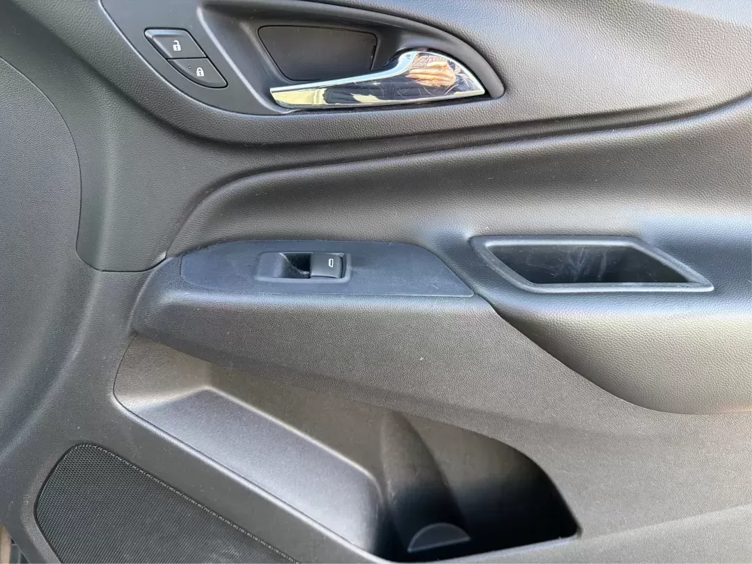 2018 Chevrolet Equinox LT (3GNAXJEV9JL) with an 1.5L I-4 gasoline direct injection engine, 6A transmission, located at 4508 South Dixie Dr, Moraine, OH, 45439, (937) 908-9800, 39.689976, -84.218452 - Experience the perfect balance of style, comfort, and functionality with the 2018 Chevrolet Equinox LT, available now at Advantage Car and Credit in Moraine, OH. This SUV is not just a vehicle; it's your companion for weekend getaways, school runs, and daily commutes. With a spacious interior design - Photo#20