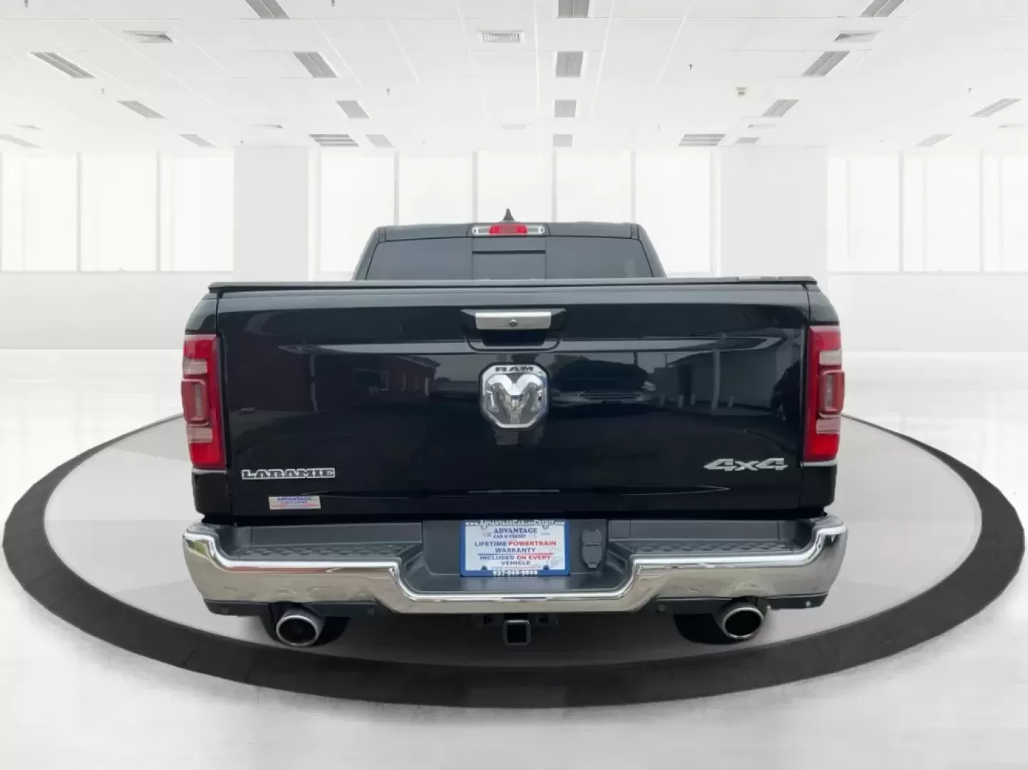 2019 Ram 1500 Laramie Crew Cab SWB 4WD (1C6SRFJT5KN) with an 5.7L V8 OHV 16V engine, 8-Speed Automatic transmission, located at 401 Woodman Dr, Riverside, OH, 45431, (937) 908-9800, 39.760899, -84.123421 - **Unleash Your Adventures with the 2019 Ram 1500 Laramie Crew Cab Perfect for Work and Play!**<br /> <br /> Are you ready to elevate your daily driving experience? Look no further than this stunning 2019 Ram 1500 Laramie Crew Cab, a vehicle designed to enhance your lifestyle whether you're commutin - Photo#3