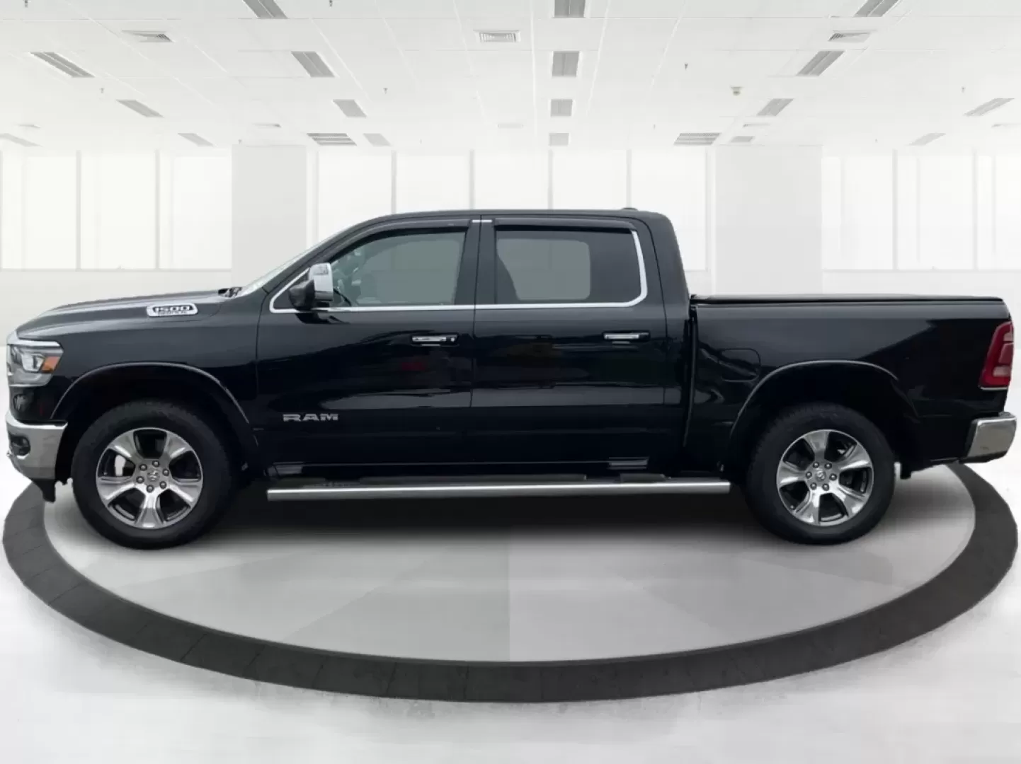 2019 Ram 1500 Laramie Crew Cab SWB 4WD (1C6SRFJT5KN) with an 5.7L V8 OHV 16V engine, 8-Speed Automatic transmission, located at 401 Woodman Dr, Riverside, OH, 45431, (937) 908-9800, 39.760899, -84.123421 - **Unleash Your Adventures with the 2019 Ram 1500 Laramie Crew Cab Perfect for Work and Play!**<br /> <br /> Are you ready to elevate your daily driving experience? Look no further than this stunning 2019 Ram 1500 Laramie Crew Cab, a vehicle designed to enhance your lifestyle whether you're commutin - Photo#5