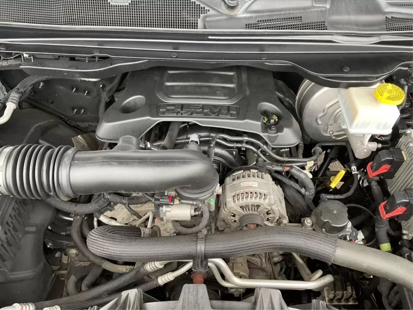 2019 Ram 1500 Laramie Crew Cab SWB 4WD (1C6SRFJT5KN) with an 5.7L V8 OHV 16V engine, 8-Speed Automatic transmission, located at 401 Woodman Dr, Riverside, OH, 45431, (937) 908-9800, 39.760899, -84.123421 - **Unleash Your Adventures with the 2019 Ram 1500 Laramie Crew Cab Perfect for Work and Play!**<br /> <br /> Are you ready to elevate your daily driving experience? Look no further than this stunning 2019 Ram 1500 Laramie Crew Cab, a vehicle designed to enhance your lifestyle whether you're commutin - Photo#11