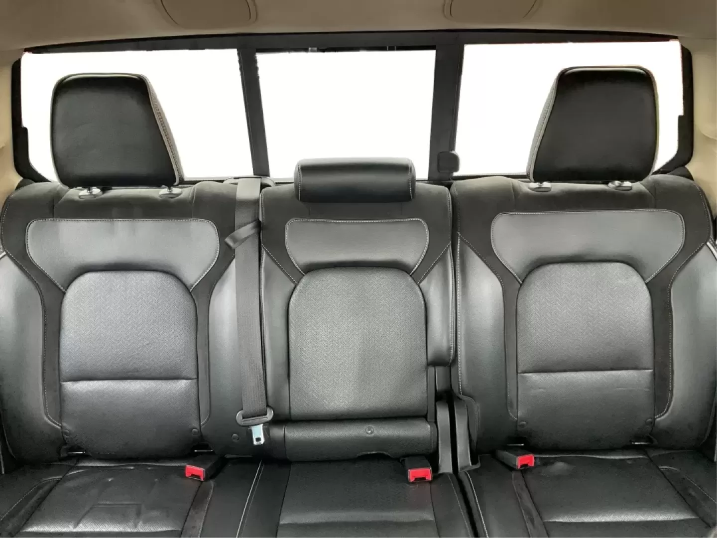 2019 Ram 1500 Laramie Crew Cab SWB 4WD (1C6SRFJT5KN) with an 5.7L V8 OHV 16V engine, 8-Speed Automatic transmission, located at 401 Woodman Dr, Riverside, OH, 45431, (937) 908-9800, 39.760899, -84.123421 - **Unleash Your Adventures with the 2019 Ram 1500 Laramie Crew Cab Perfect for Work and Play!**<br /> <br /> Are you ready to elevate your daily driving experience? Look no further than this stunning 2019 Ram 1500 Laramie Crew Cab, a vehicle designed to enhance your lifestyle whether you're commutin - Photo#13