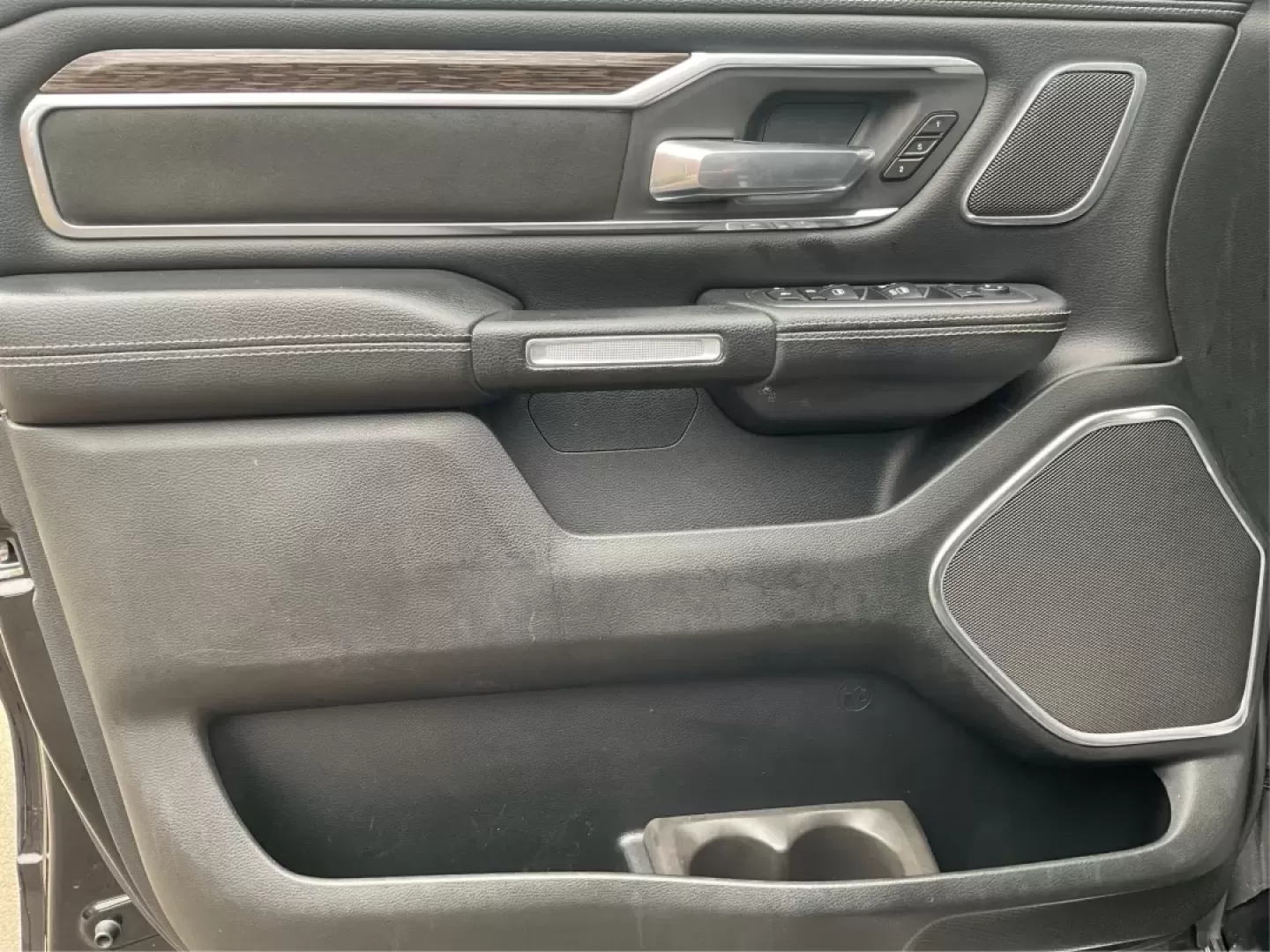 2019 Ram 1500 Laramie Crew Cab SWB 4WD (1C6SRFJT5KN) with an 5.7L V8 OHV 16V engine, 8-Speed Automatic transmission, located at 401 Woodman Dr, Riverside, OH, 45431, (937) 908-9800, 39.760899, -84.123421 - **Unleash Your Adventures with the 2019 Ram 1500 Laramie Crew Cab Perfect for Work and Play!**<br /> <br /> Are you ready to elevate your daily driving experience? Look no further than this stunning 2019 Ram 1500 Laramie Crew Cab, a vehicle designed to enhance your lifestyle whether you're commutin - Photo#17