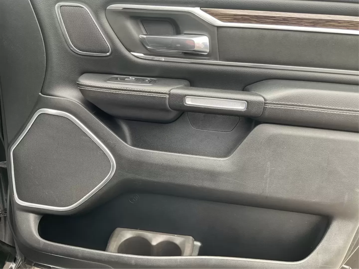 2019 Ram 1500 Laramie Crew Cab SWB 4WD (1C6SRFJT5KN) with an 5.7L V8 OHV 16V engine, 8-Speed Automatic transmission, located at 401 Woodman Dr, Riverside, OH, 45431, (937) 908-9800, 39.760899, -84.123421 - **Unleash Your Adventures with the 2019 Ram 1500 Laramie Crew Cab Perfect for Work and Play!**<br /> <br /> Are you ready to elevate your daily driving experience? Look no further than this stunning 2019 Ram 1500 Laramie Crew Cab, a vehicle designed to enhance your lifestyle whether you're commutin - Photo#18