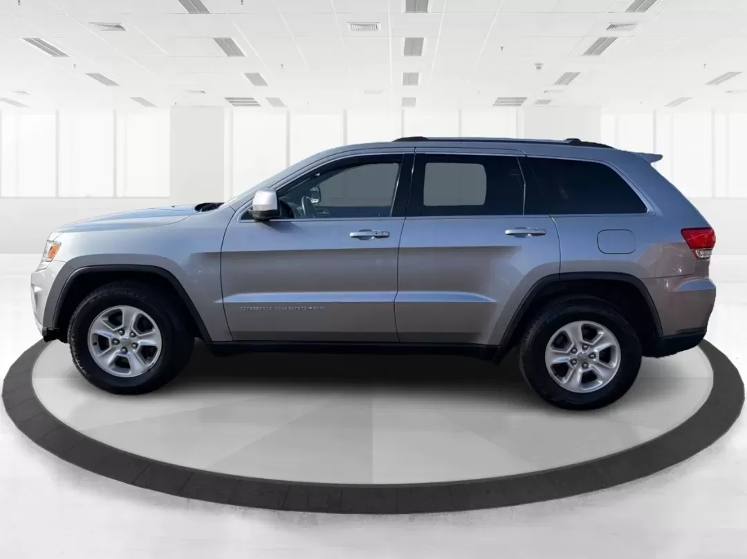 2014 Jeep Grand Cherokee Laredo (1C4RJEAG9EC) with an 3.6L V-6 DOHC engine, located at 1184 Kauffman Ave, Fairborn, OH, 45324, (937) 908-9800, 39.807072, -84.030914 - **Elevate Your Adventures with the 2014 Jeep Grand Cherokee Laredo!**<br /> <br /> Are you ready to take your family on unforgettable road trips or tackle weekend adventures like never before? The 2014 Jeep Grand Cherokee Laredo is designed for those who crave exploration and comfort in equal measur - Photo#5