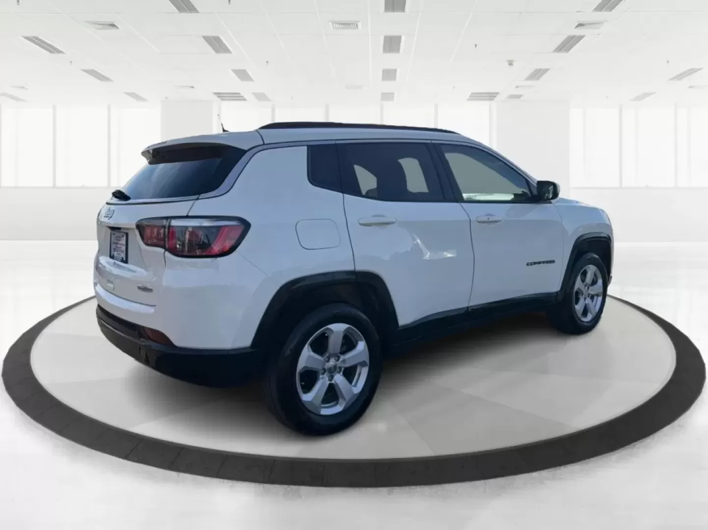 2018 Jeep Compass Latitude 4x4 (3C4NJDBB4JT) with an 2.4L L4 DOHC 16V engine, Manual/Standard transmission, located at 1184 Kauffman Ave, Fairborn, OH, 45324, (937) 908-9800, 39.807072, -84.030914 - Discover the perfect blend of style, reliability, and adventure with the 2018 Jeep Compass Latitude 4x4, now available at Advantage Car and Credit in Fairborn, OH. This rugged yet refined SUV is ideal for weekend warriors and growing families alike, offering the versatility you need for both daily c - Photo#2