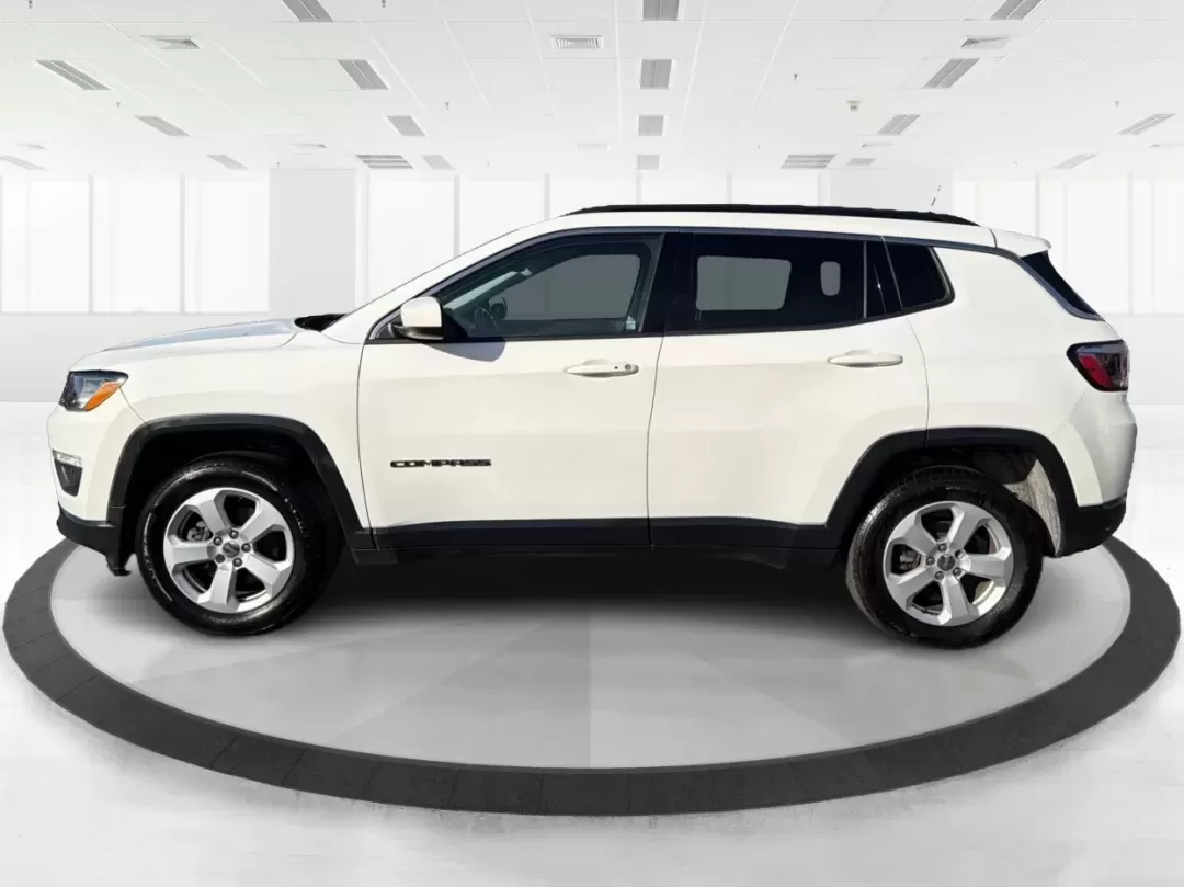 2018 Jeep Compass Latitude 4x4 (3C4NJDBB4JT) with an 2.4L L4 DOHC 16V engine, Manual/Standard transmission, located at 1184 Kauffman Ave, Fairborn, OH, 45324, (937) 908-9800, 39.807072, -84.030914 - Discover the perfect blend of style, reliability, and adventure with the 2018 Jeep Compass Latitude 4x4, now available at Advantage Car and Credit in Fairborn, OH. This rugged yet refined SUV is ideal for weekend warriors and growing families alike, offering the versatility you need for both daily c - Photo#5