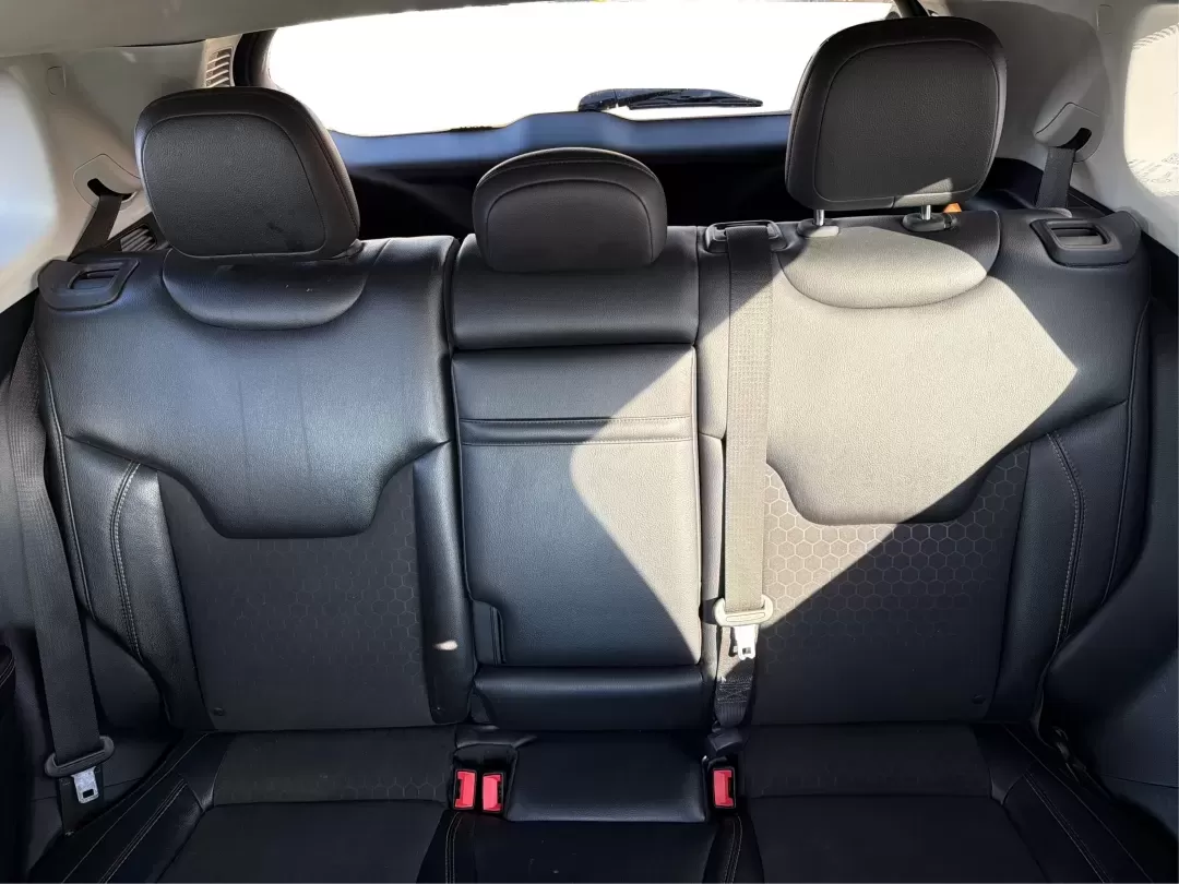 2018 Jeep Compass Latitude 4x4 (3C4NJDBB4JT) with an 2.4L L4 DOHC 16V engine, Manual/Standard transmission, located at 1184 Kauffman Ave, Fairborn, OH, 45324, (937) 908-9800, 39.807072, -84.030914 - Discover the perfect blend of style, reliability, and adventure with the 2018 Jeep Compass Latitude 4x4, now available at Advantage Car and Credit in Fairborn, OH. This rugged yet refined SUV is ideal for weekend warriors and growing families alike, offering the versatility you need for both daily c - Photo#14