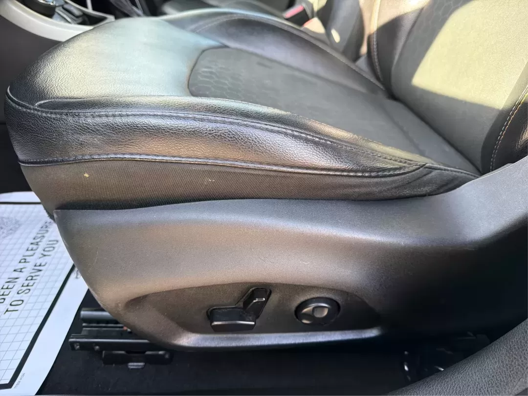 2018 Jeep Compass Latitude 4x4 (3C4NJDBB4JT) with an 2.4L L4 DOHC 16V engine, Manual/Standard transmission, located at 1184 Kauffman Ave, Fairborn, OH, 45324, (937) 908-9800, 39.807072, -84.030914 - Discover the perfect blend of style, reliability, and adventure with the 2018 Jeep Compass Latitude 4x4, now available at Advantage Car and Credit in Fairborn, OH. This rugged yet refined SUV is ideal for weekend warriors and growing families alike, offering the versatility you need for both daily c - Photo#18