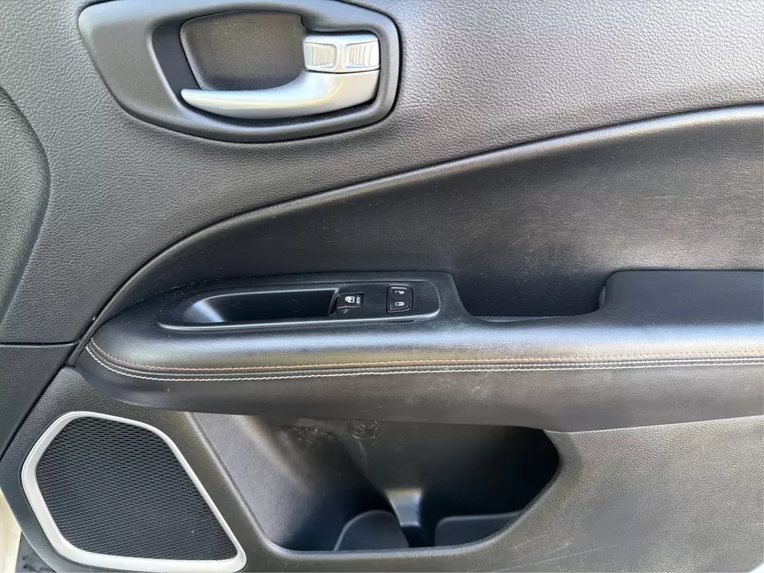 2018 Jeep Compass Latitude 4x4 (3C4NJDBB4JT) with an 2.4L L4 DOHC 16V engine, Manual/Standard transmission, located at 1184 Kauffman Ave, Fairborn, OH, 45324, (937) 908-9800, 39.807072, -84.030914 - Discover the perfect blend of style, reliability, and adventure with the 2018 Jeep Compass Latitude 4x4, now available at Advantage Car and Credit in Fairborn, OH. This rugged yet refined SUV is ideal for weekend warriors and growing families alike, offering the versatility you need for both daily c - Photo#20