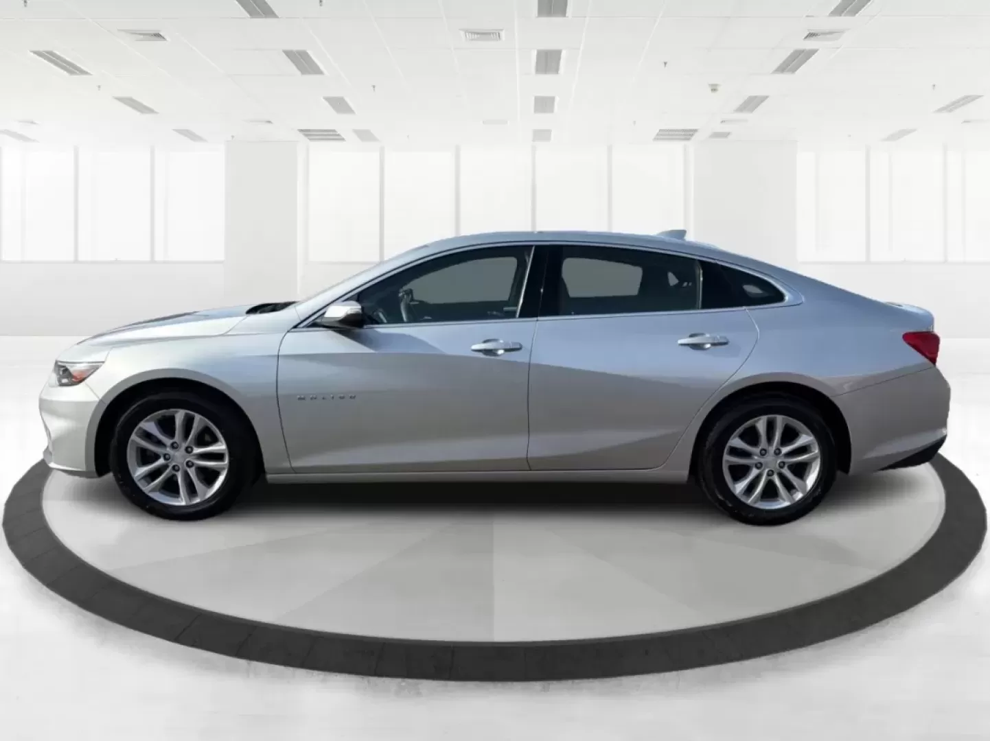 2016 Chevrolet Malibu 1LT (1G1ZE5ST3GF) with an ECOTEC 1.5L I-4 gasoline direct injection engine, located at 401 Woodman Dr, Riverside, OH, 45431, (937) 908-9800, 39.760899, -84.123421 - Discover the perfect blend of style, comfort, and reliability with this stunning 2016 Chevrolet Malibu 1LT, an ideal choice for budget-conscious buyers and families looking for a dependable daily driver. With its roomy interior and impressive fuel efficiency, this sedan not only excels at getting yo - Photo#5