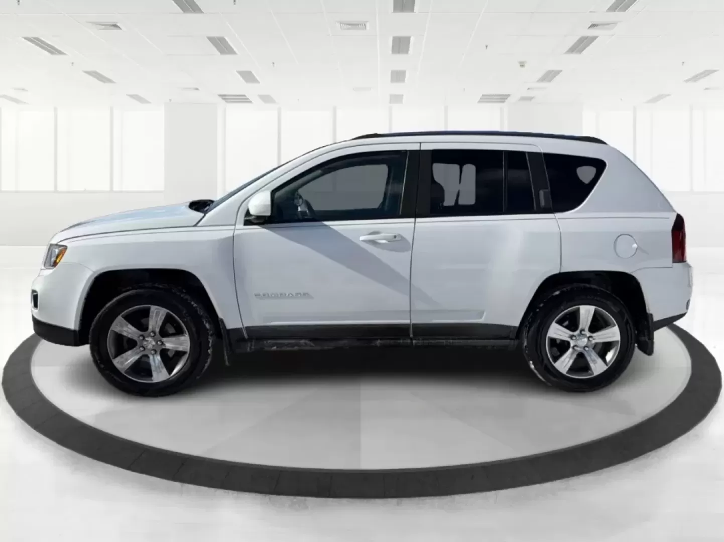 2016 Jeep Compass High Altitude Edition (1C4NJDEB4GD) with an 2.4L I-4 DOHC engine, 6A transmission, located at 4508 South Dixie Dr, Moraine, OH, 45439, (937) 908-9800, 39.689976, -84.218452 - ### Get Ready for Your Next Adventure with the 2016 Jeep Compass High Altitude Edition!<br /> <br /> Are you an adventure seeker or a weekend warrior? The 2016 Jeep Compass High Altitude Edition is the perfect vehicle to elevate your lifestyle! Ideal for those who love hitting the trails or simply r - Photo#5