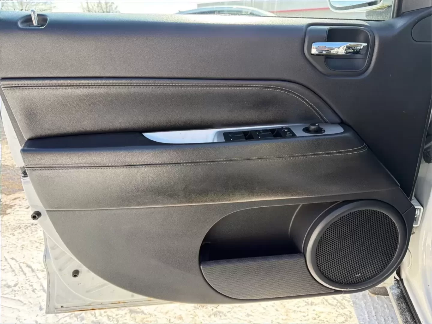 2016 Jeep Compass High Altitude Edition (1C4NJDEB4GD) with an 2.4L I-4 DOHC engine, 6A transmission, located at 4508 South Dixie Dr, Moraine, OH, 45439, (937) 908-9800, 39.689976, -84.218452 - ### Get Ready for Your Next Adventure with the 2016 Jeep Compass High Altitude Edition!<br /> <br /> Are you an adventure seeker or a weekend warrior? The 2016 Jeep Compass High Altitude Edition is the perfect vehicle to elevate your lifestyle! Ideal for those who love hitting the trails or simply r - Photo#18