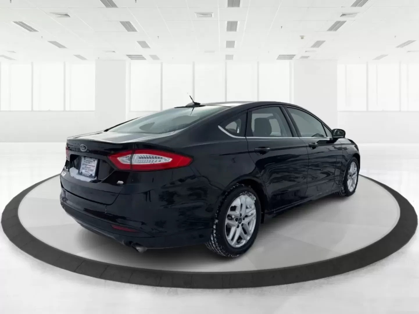 2015 Ford Fusion SE (3FA6P0H78FR) with an 2.5L L4 DOHC 16V engine, Automatic transmission, located at 4508 South Dixie Dr, Moraine, OH, 45439, (937) 908-9800, 39.689976, -84.218452 - Discover the perfect blend of style, comfort, and reliability with this stunning 2015 Ford Fusion SE, available now at Advantage Car and Credit in Moraine, OH! Whether you're commuting to work, shuttling kids to school, or embarking on weekend adventures, this sleek sedan is designed to fit seamless - Photo#2