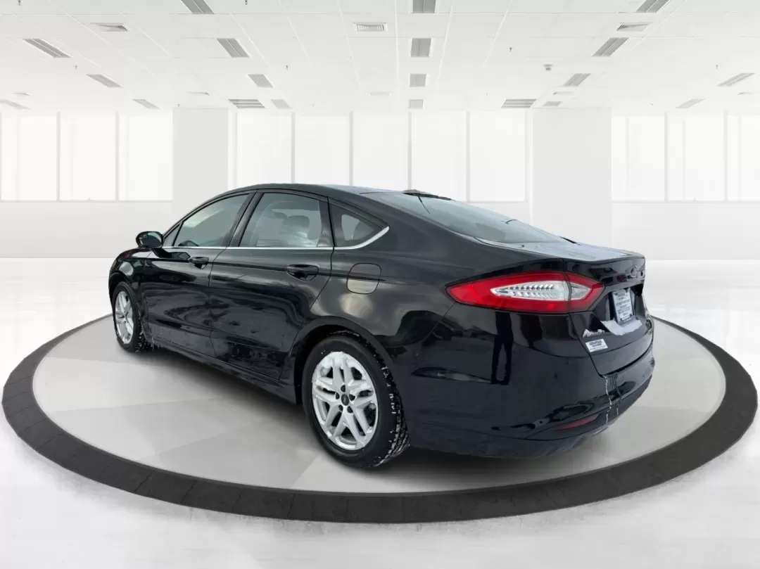 2015 Ford Fusion SE (3FA6P0H78FR) with an 2.5L L4 DOHC 16V engine, Automatic transmission, located at 4508 South Dixie Dr, Moraine, OH, 45439, (937) 908-9800, 39.689976, -84.218452 - Discover the perfect blend of style, comfort, and reliability with this stunning 2015 Ford Fusion SE, available now at Advantage Car and Credit in Moraine, OH! Whether you're commuting to work, shuttling kids to school, or embarking on weekend adventures, this sleek sedan is designed to fit seamless - Photo#4