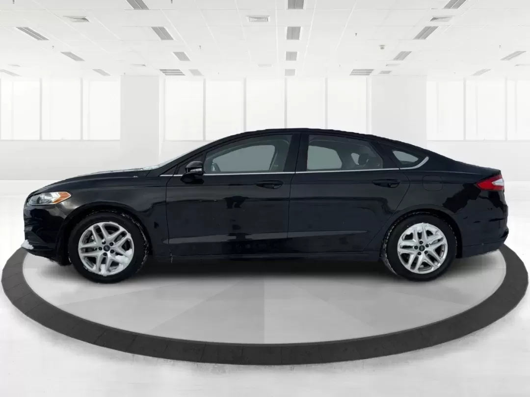 2015 Ford Fusion SE (3FA6P0H78FR) with an 2.5L L4 DOHC 16V engine, Automatic transmission, located at 4508 South Dixie Dr, Moraine, OH, 45439, (937) 908-9800, 39.689976, -84.218452 - Discover the perfect blend of style, comfort, and reliability with this stunning 2015 Ford Fusion SE, available now at Advantage Car and Credit in Moraine, OH! Whether you're commuting to work, shuttling kids to school, or embarking on weekend adventures, this sleek sedan is designed to fit seamless - Photo#5