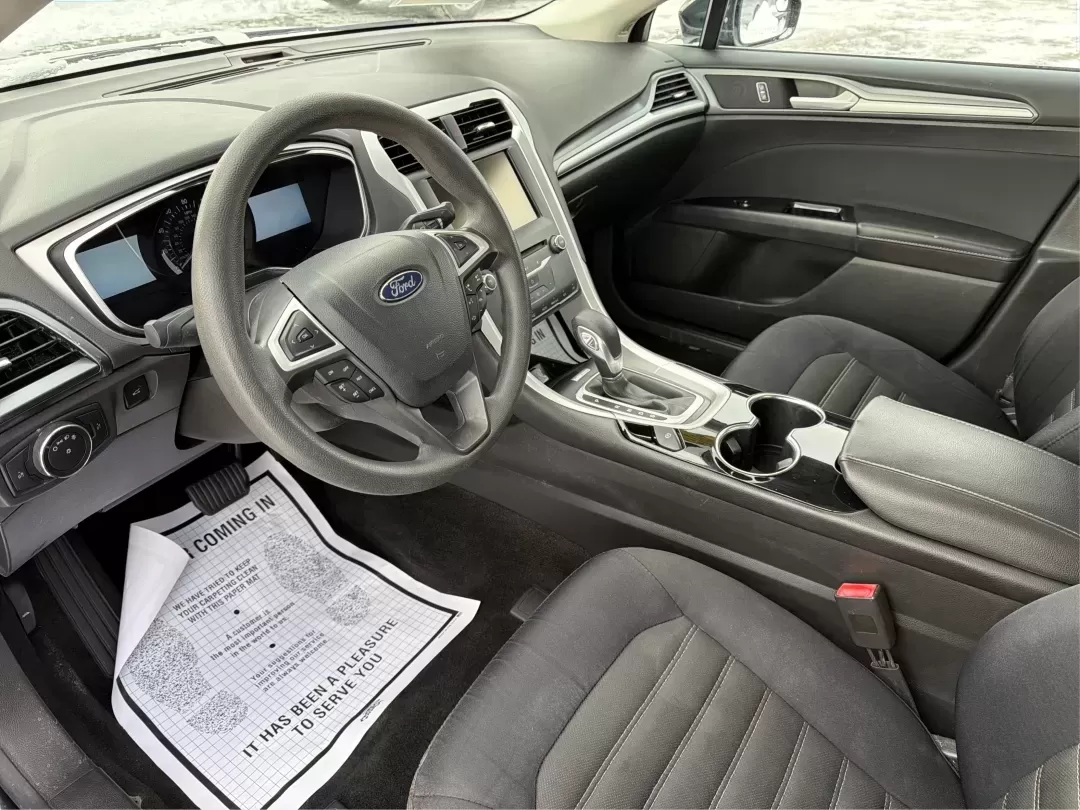 2015 Ford Fusion SE (3FA6P0H78FR) with an 2.5L L4 DOHC 16V engine, Automatic transmission, located at 4508 South Dixie Dr, Moraine, OH, 45439, (937) 908-9800, 39.689976, -84.218452 - Discover the perfect blend of style, comfort, and reliability with this stunning 2015 Ford Fusion SE, available now at Advantage Car and Credit in Moraine, OH! Whether you're commuting to work, shuttling kids to school, or embarking on weekend adventures, this sleek sedan is designed to fit seamless - Photo#9